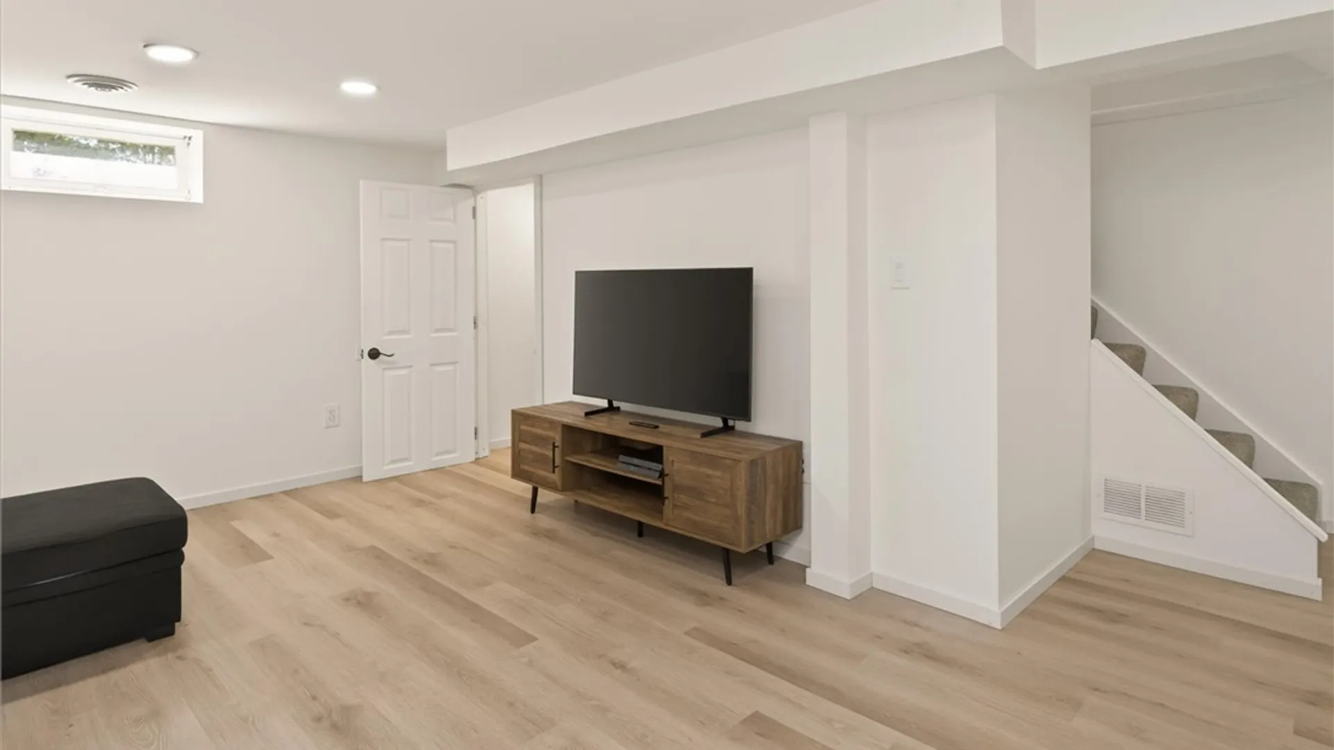Property at 19 Kingsberry Drive, Greece, NY 14626 35