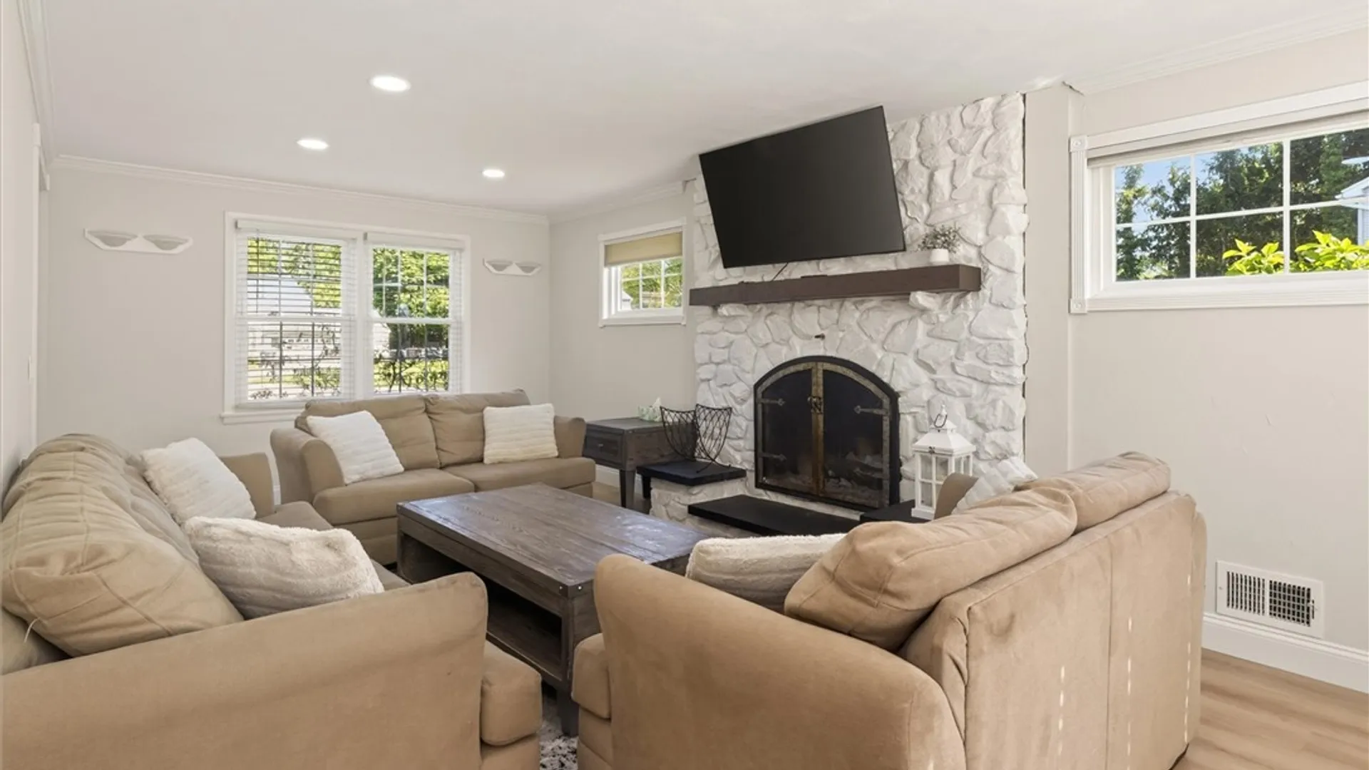 Property at 19 Kingsberry Drive, Greece, NY 14626 7