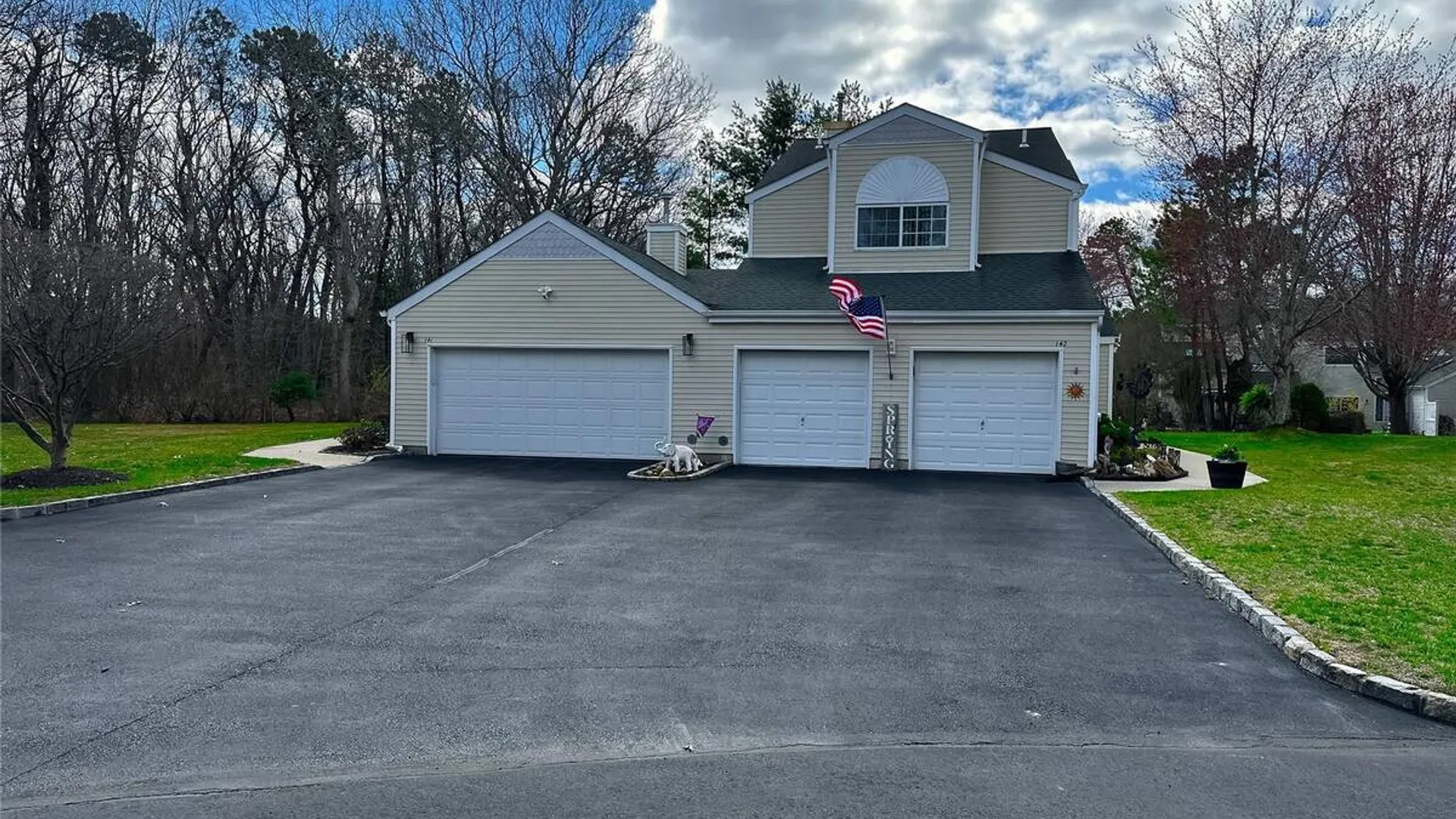 Property at 142 Farm House Court, Manorville, NY 11949 4