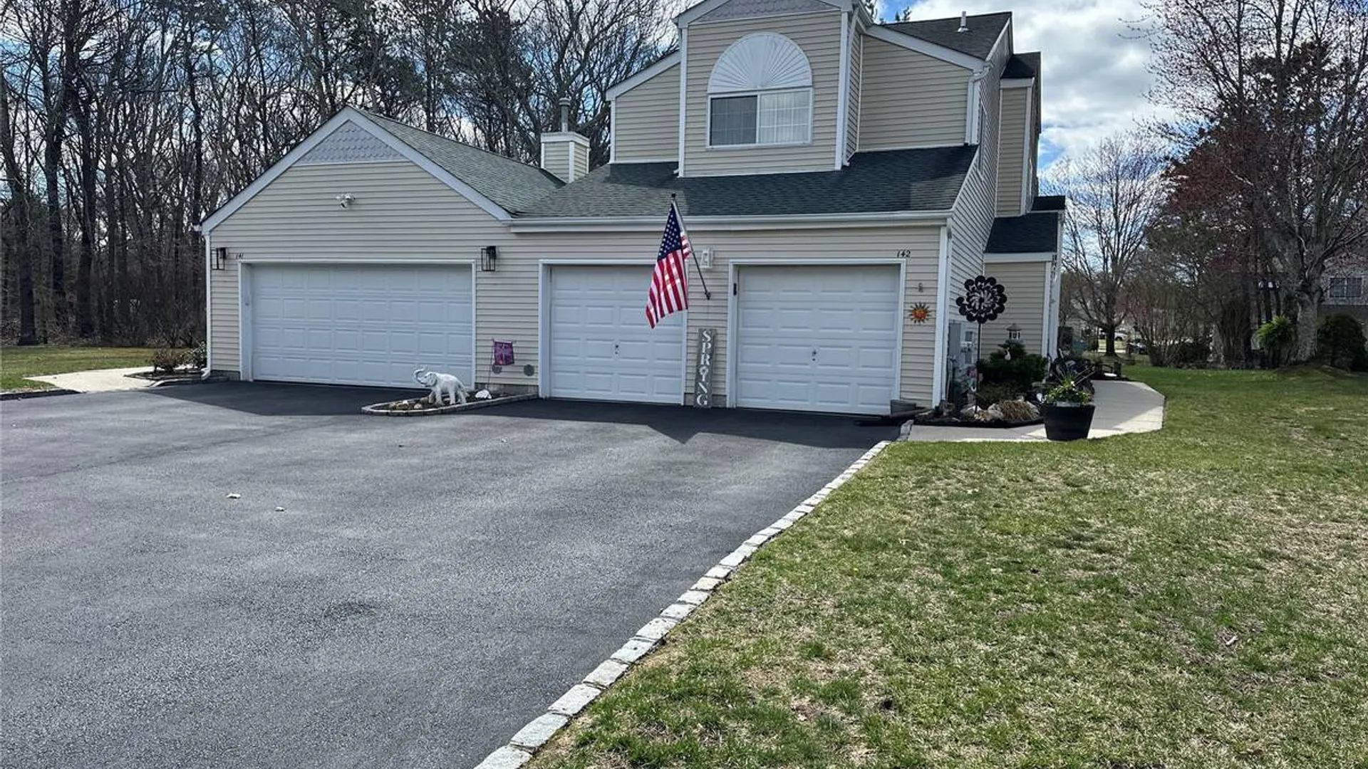 Property at 142 Farm House Court, Manorville, NY 11949 6