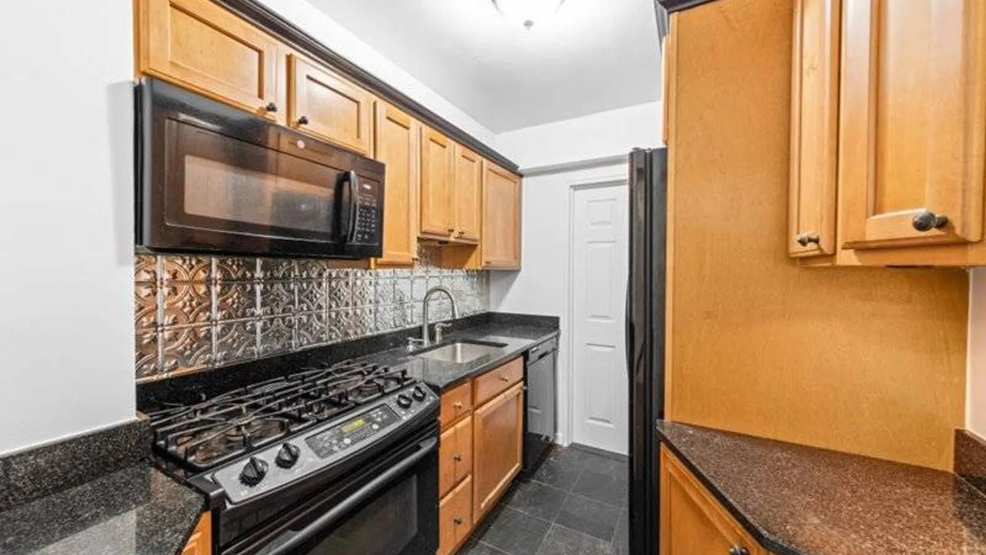 Property at 150 E 56th St, New York, NY 10022 2
