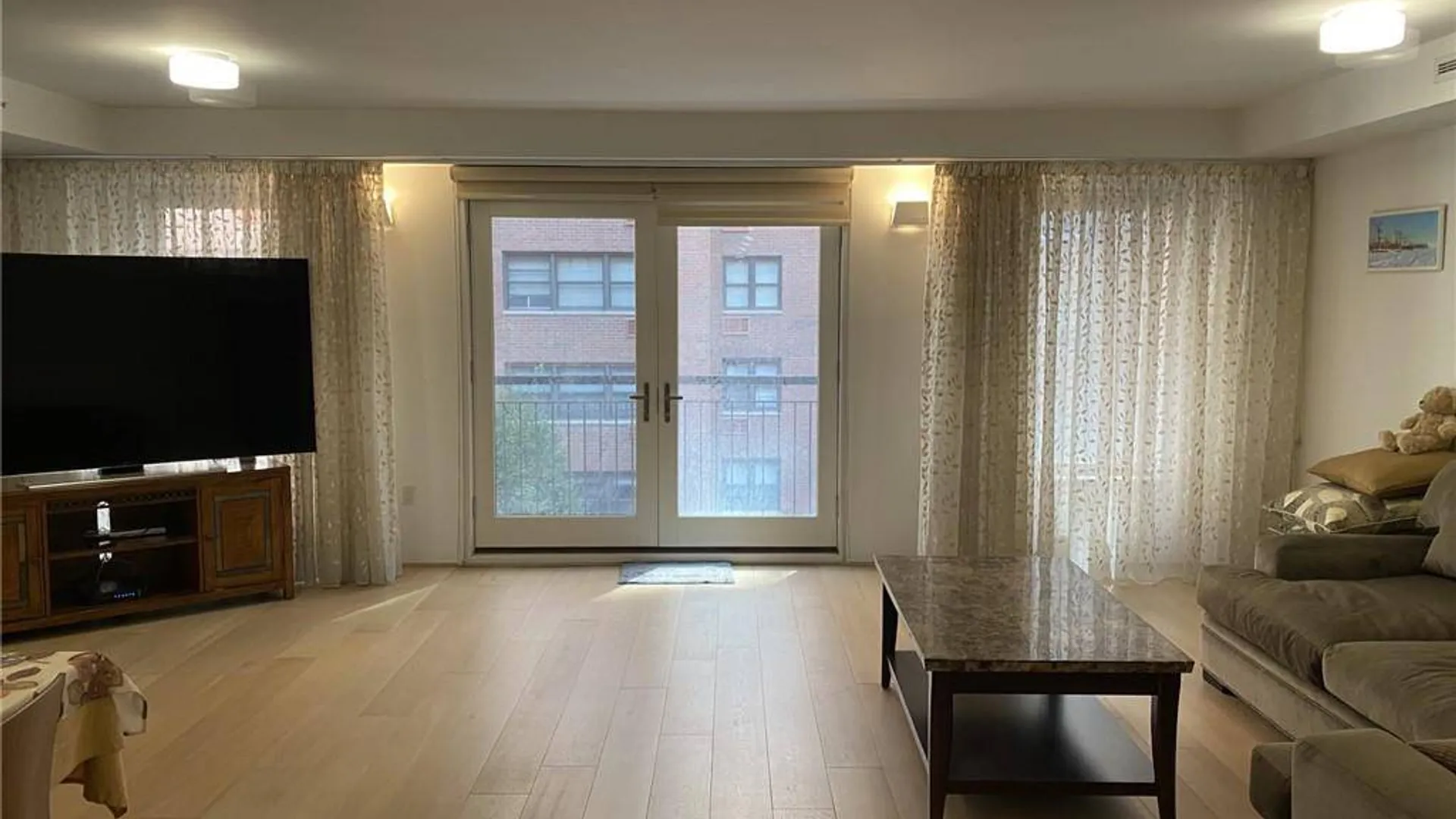 Property at 234 E 70th St, New York, NY 10021 5