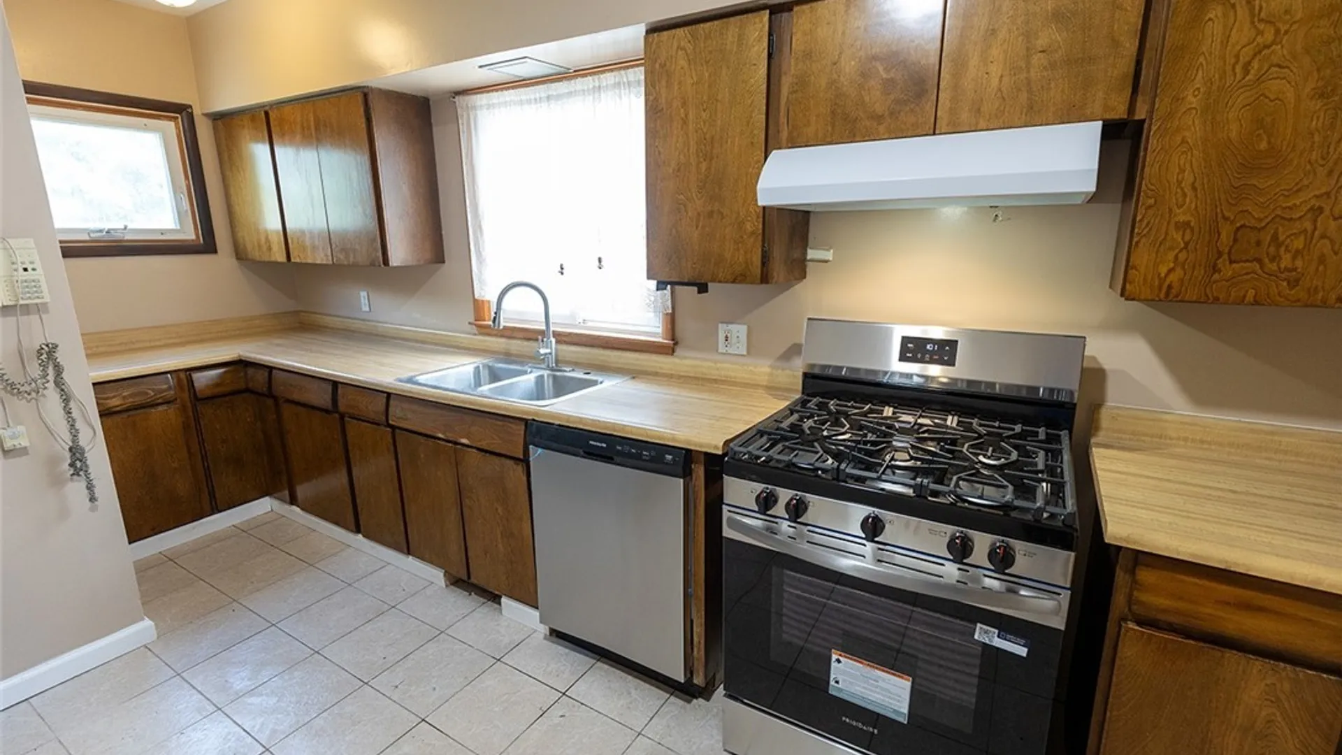 Property at 107 Wilmore Place, Syracuse, NY 13208 11