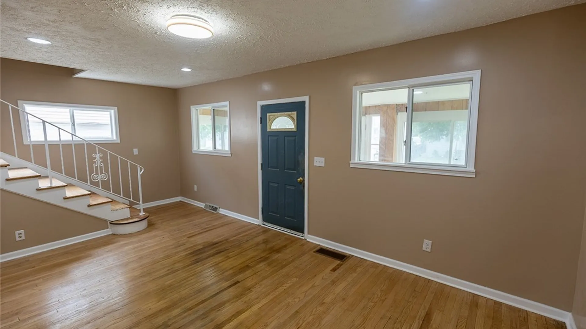 Property at 107 Wilmore Place, Syracuse, NY 13208 5