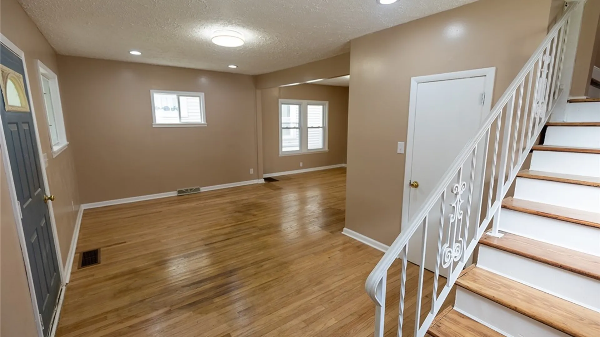 Property at 107 Wilmore Place, Syracuse, NY 13208 6