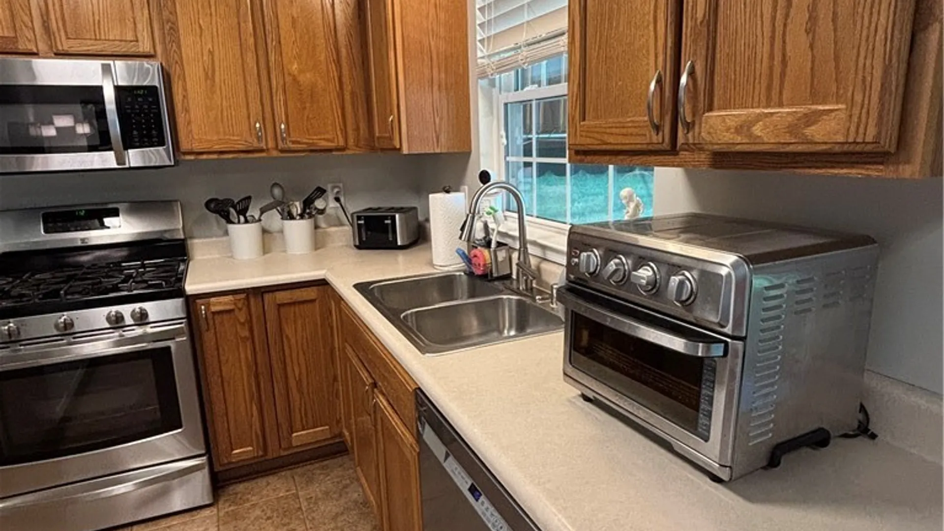 Property at 6356 Heritage Point, Lockport Town, NY 14094 10