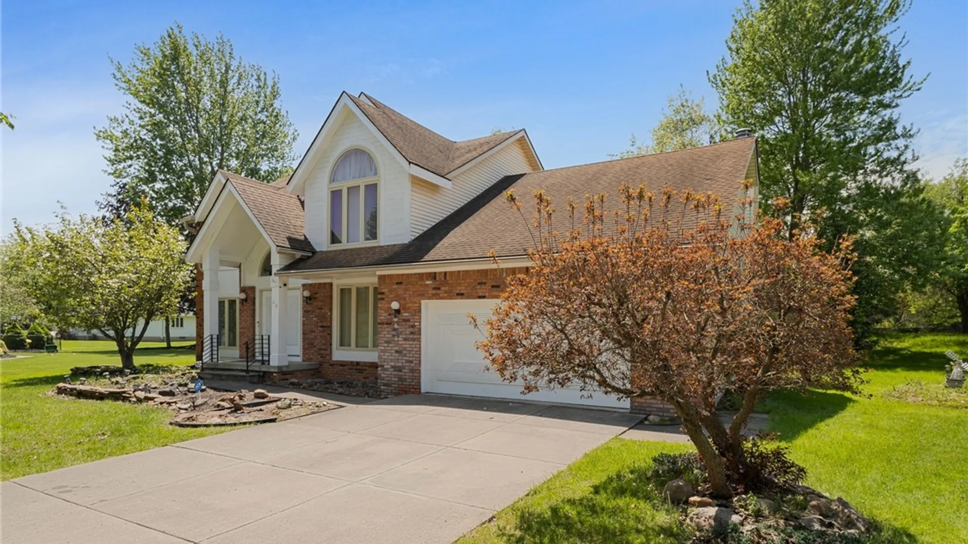 Property at 66 Windsong Court, Amherst, NY 14051 2