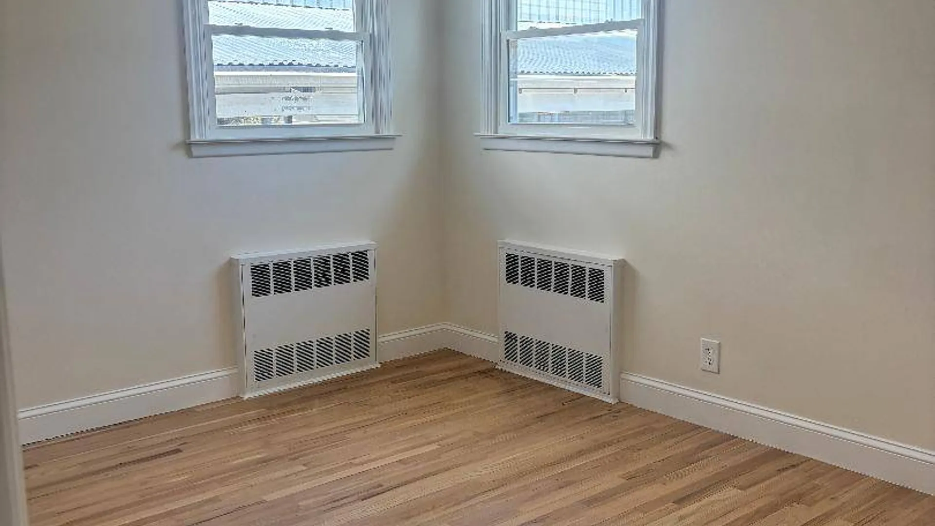 Property at 527 Willowbrook Road, Staten Island, NY 10314 8