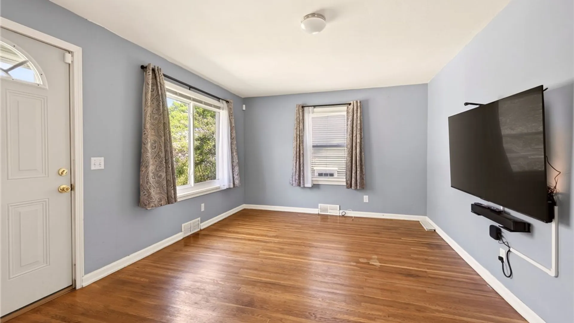 Property at 129 Wyndham Road, Rochester, NY 14612 4