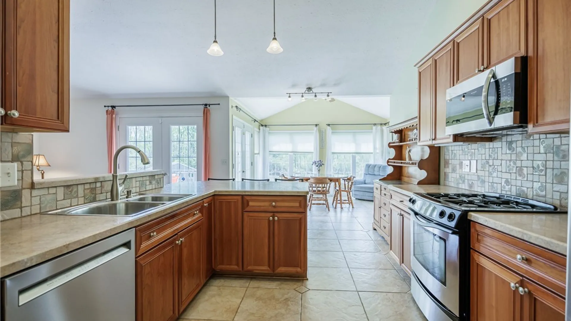 Property at 83 Arborway Ln Lane, Greece, NY 14612 19