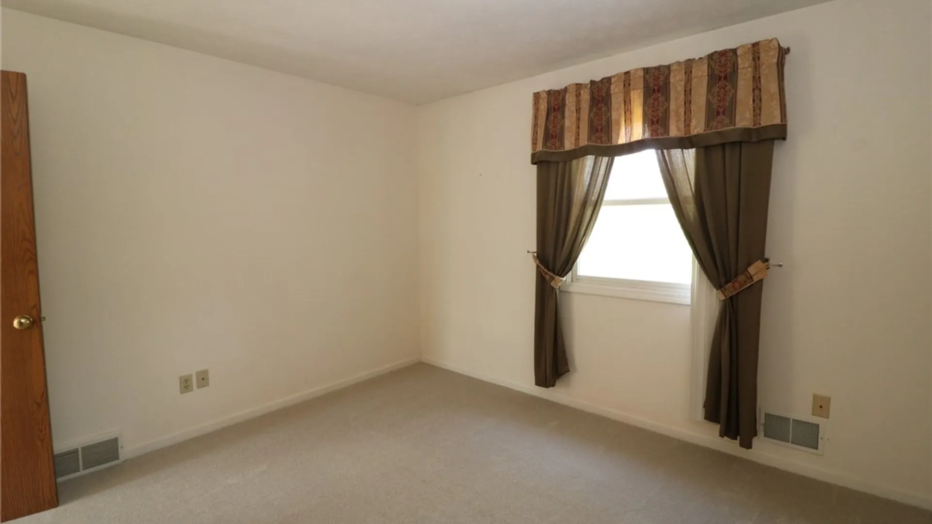 Property at 1328 Courtney Drive, Victor, NY 14564 24