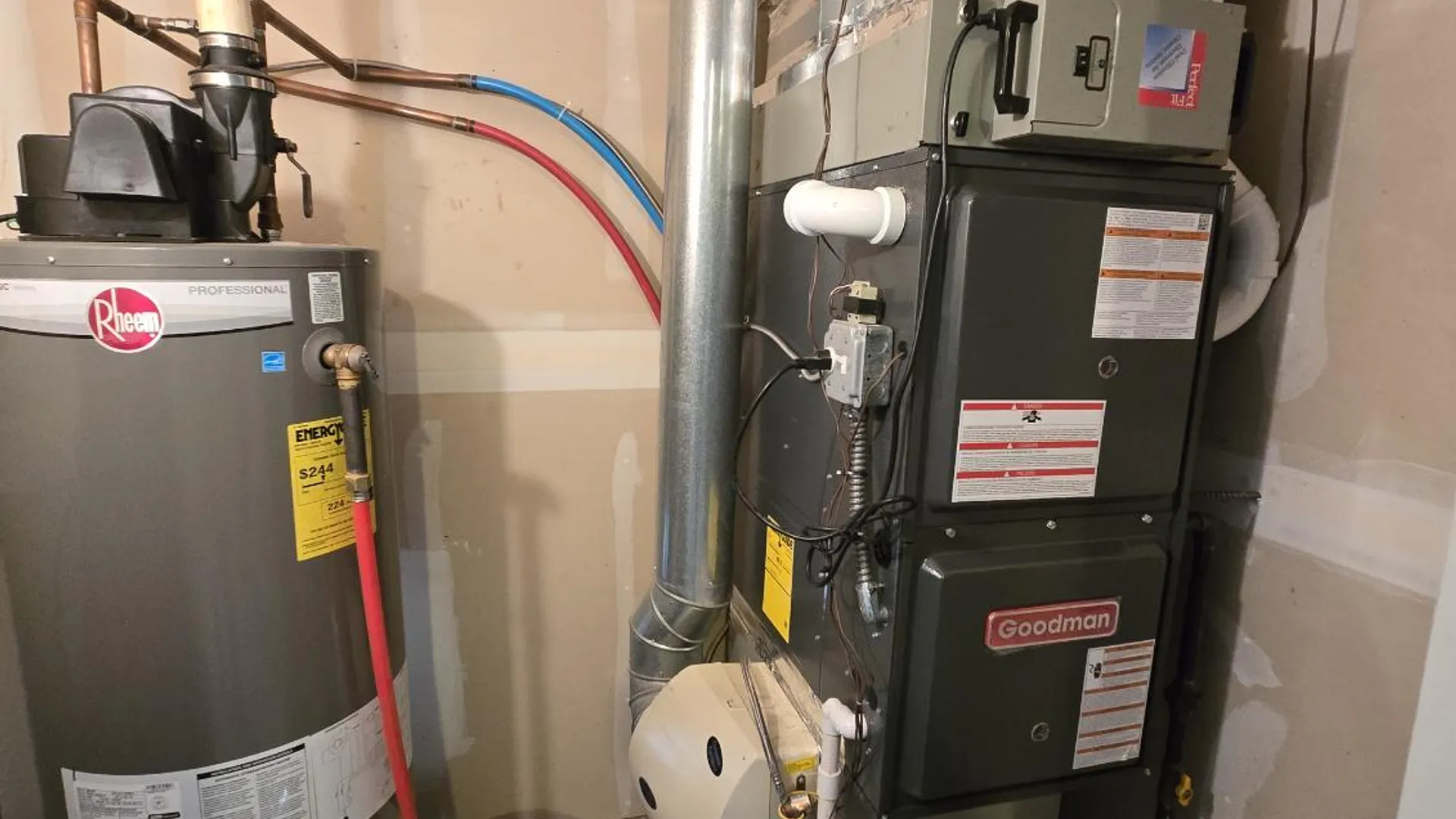 Property at 1407-271 Middle Rd, Calverton, NY 11933 13