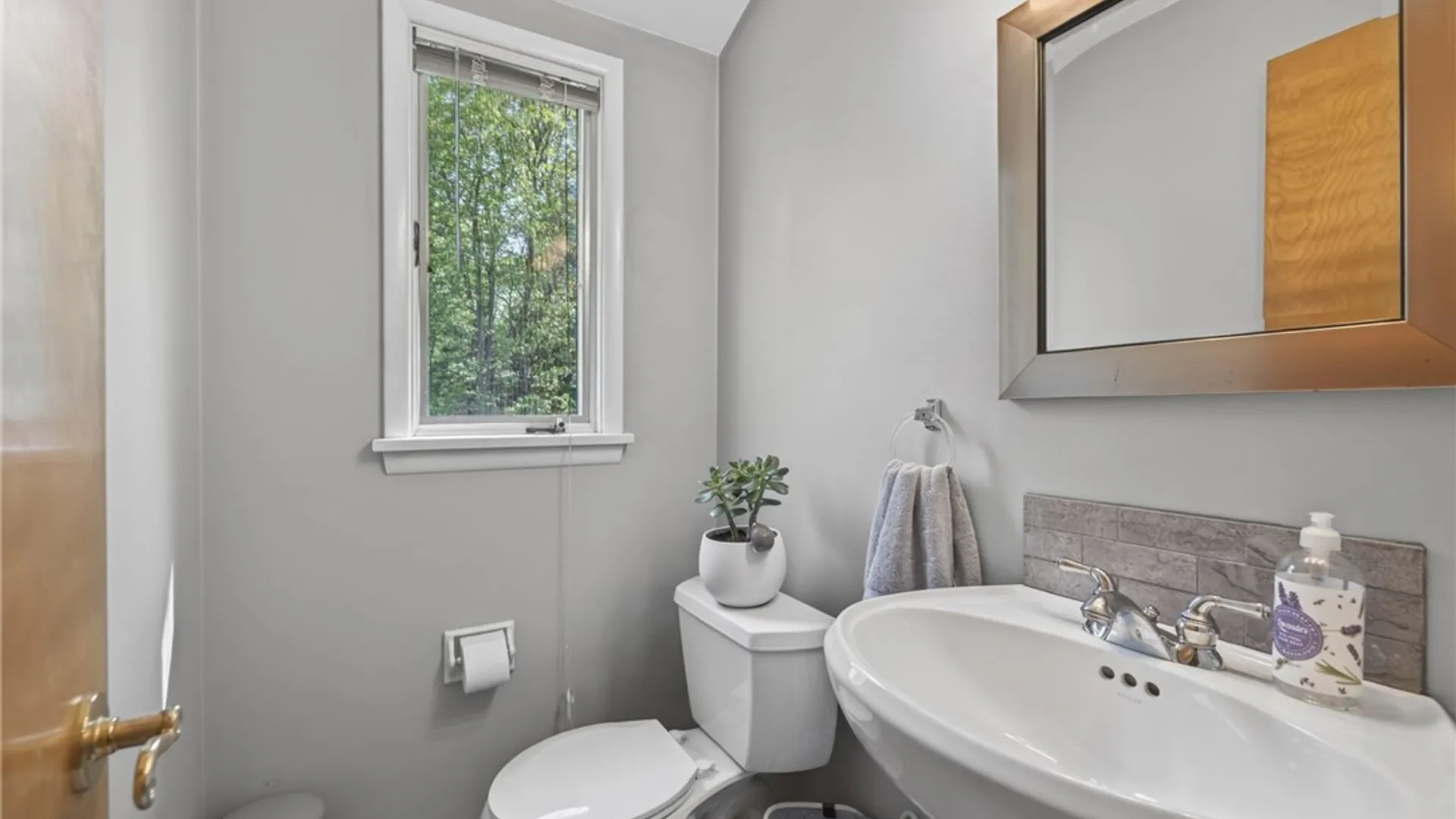 Property at 565 Bay Road, Webster, NY 14580 17