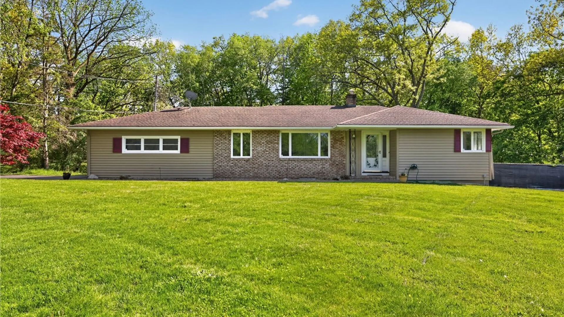 Property at 565 Bay Road, Webster, NY 14580 2