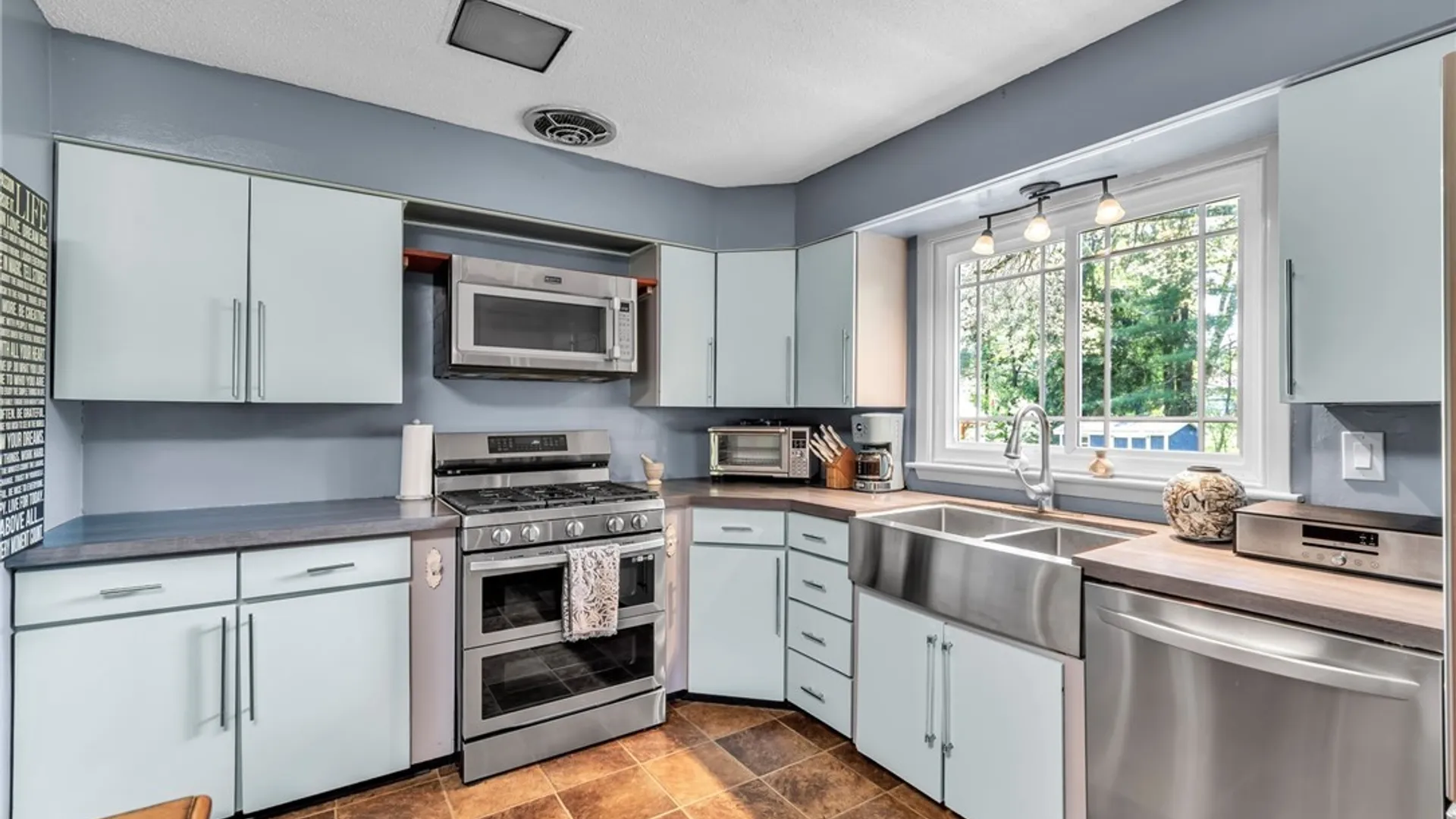 Property at 5812 Cloverfield Drive, Boston, NY 14075 26