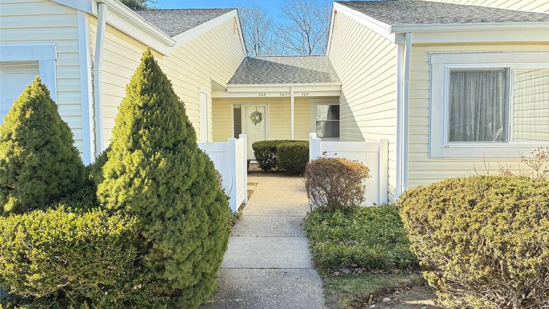 Property at 707 Bentley Court, Saint James, NY 11780 4
