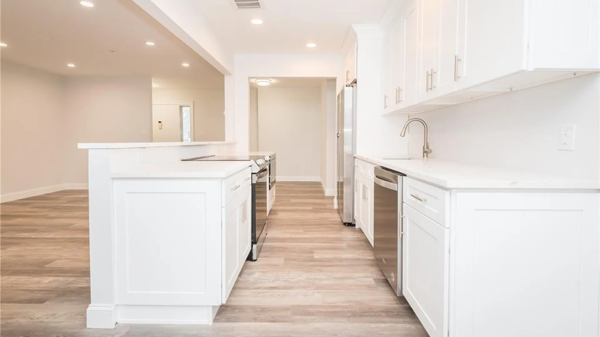Property at 707 Bentley Court, Saint James, NY 11780 10