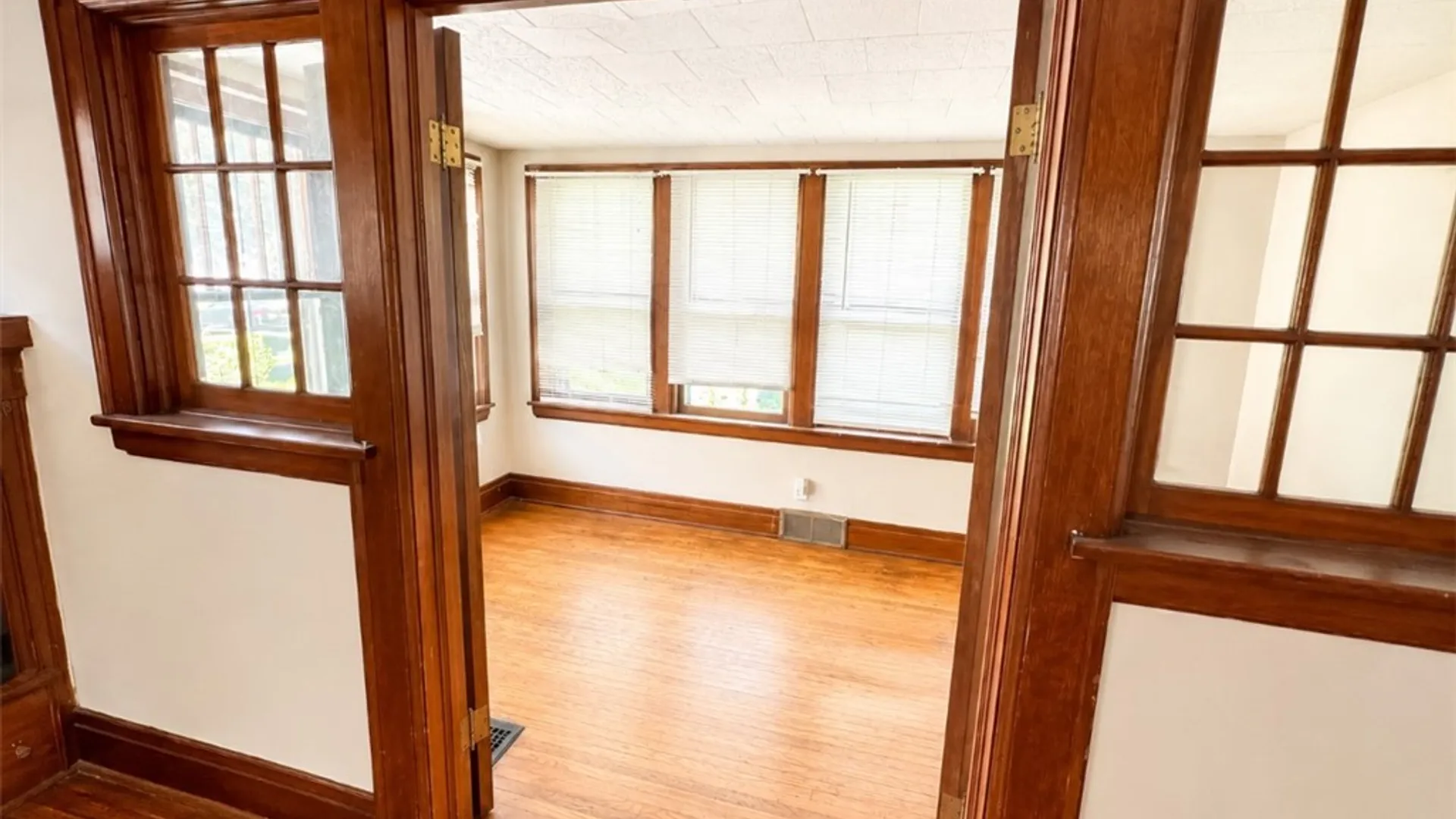 Property at 117 Proctor Avenue, Buffalo, NY 14215 26