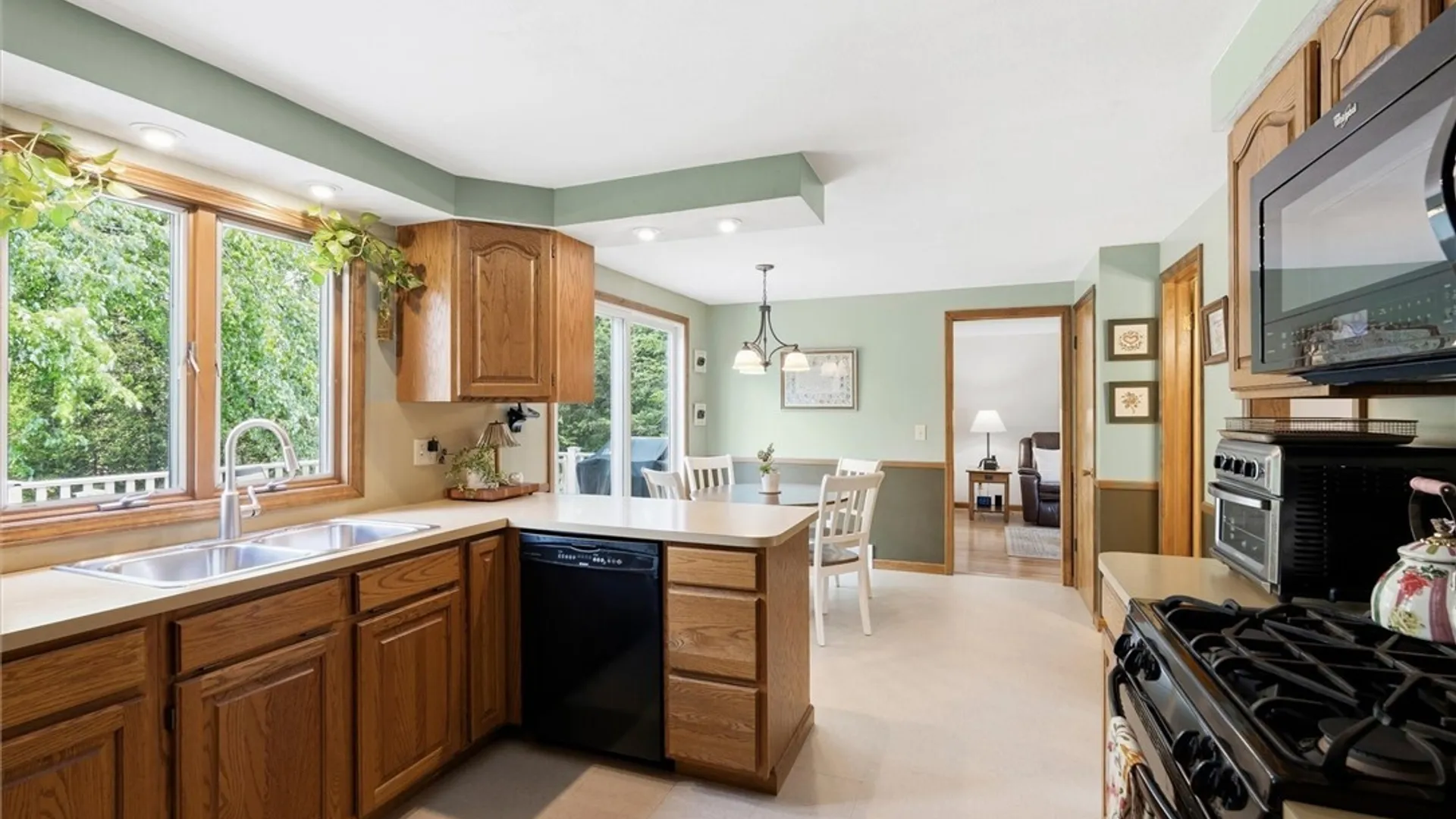 Property at 41 Elm Hill, Camillus, NY 13031 16