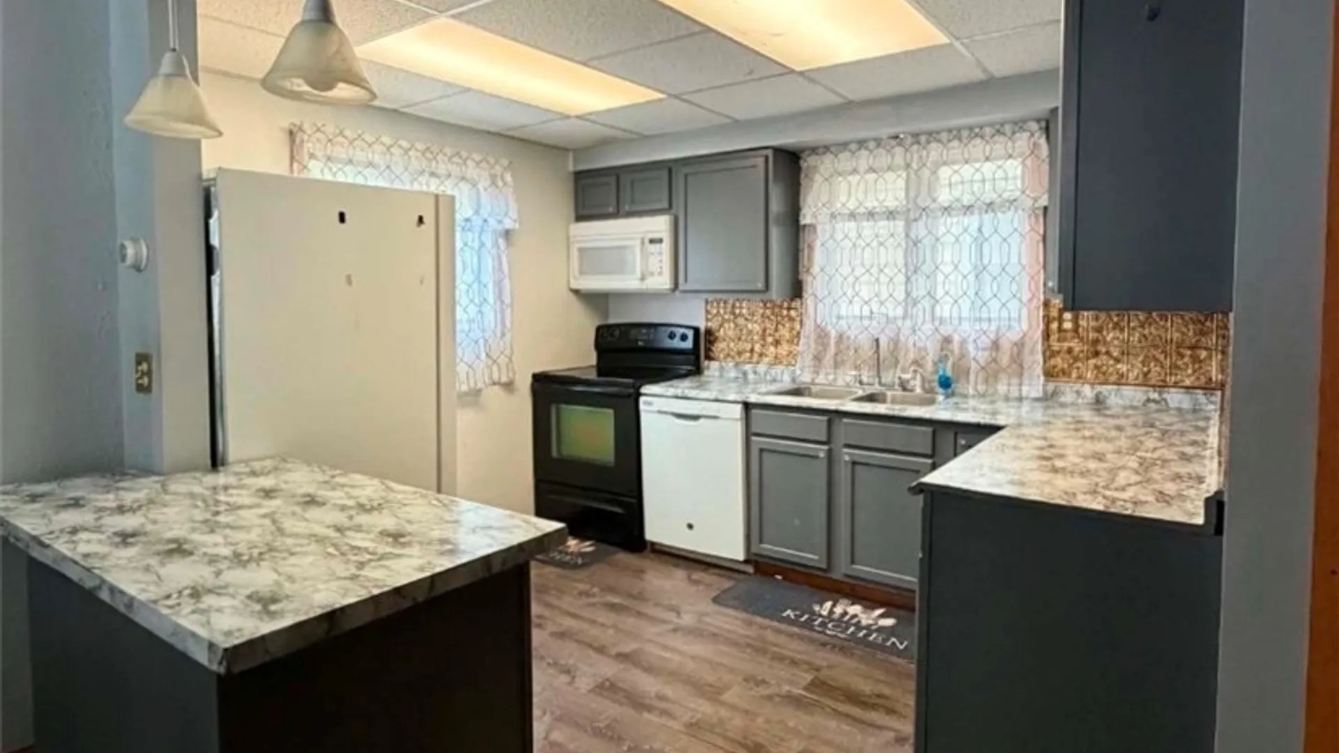 Property at 2410 Cleveland Avenue, Niagara Falls, NY 14305 7