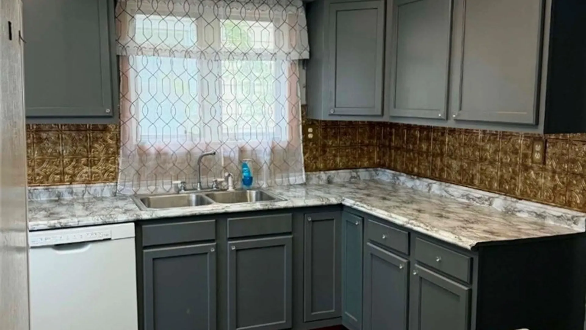 Property at 2410 Cleveland Avenue, Niagara Falls, NY 14305 8