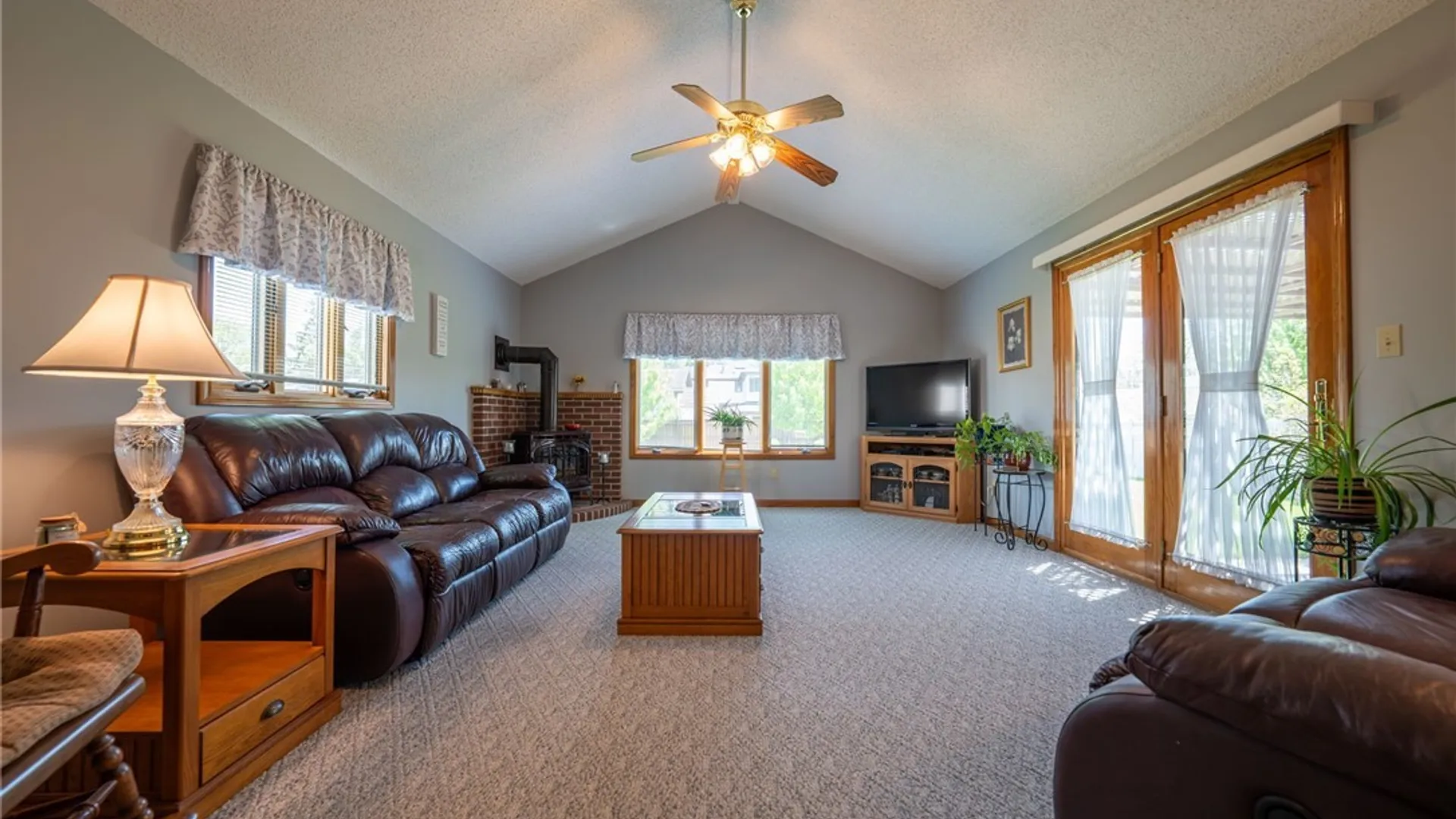 Property at 38 Fawn Trl, West Seneca, NY 14224 15