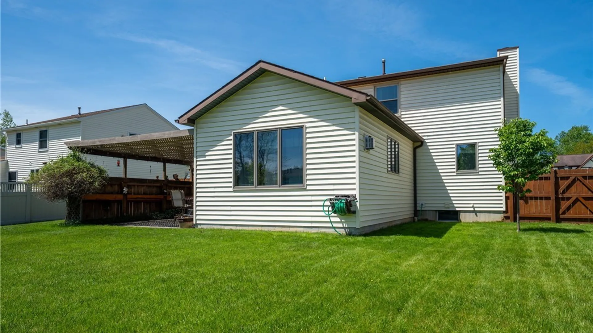 Property at 38 Fawn Trl, West Seneca, NY 14224 47