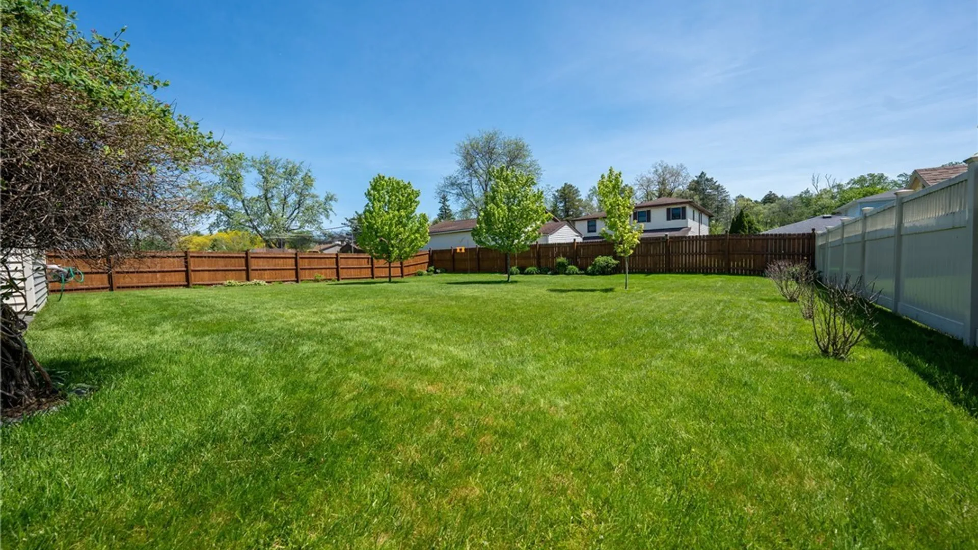 Property at 38 Fawn Trl, West Seneca, NY 14224 48