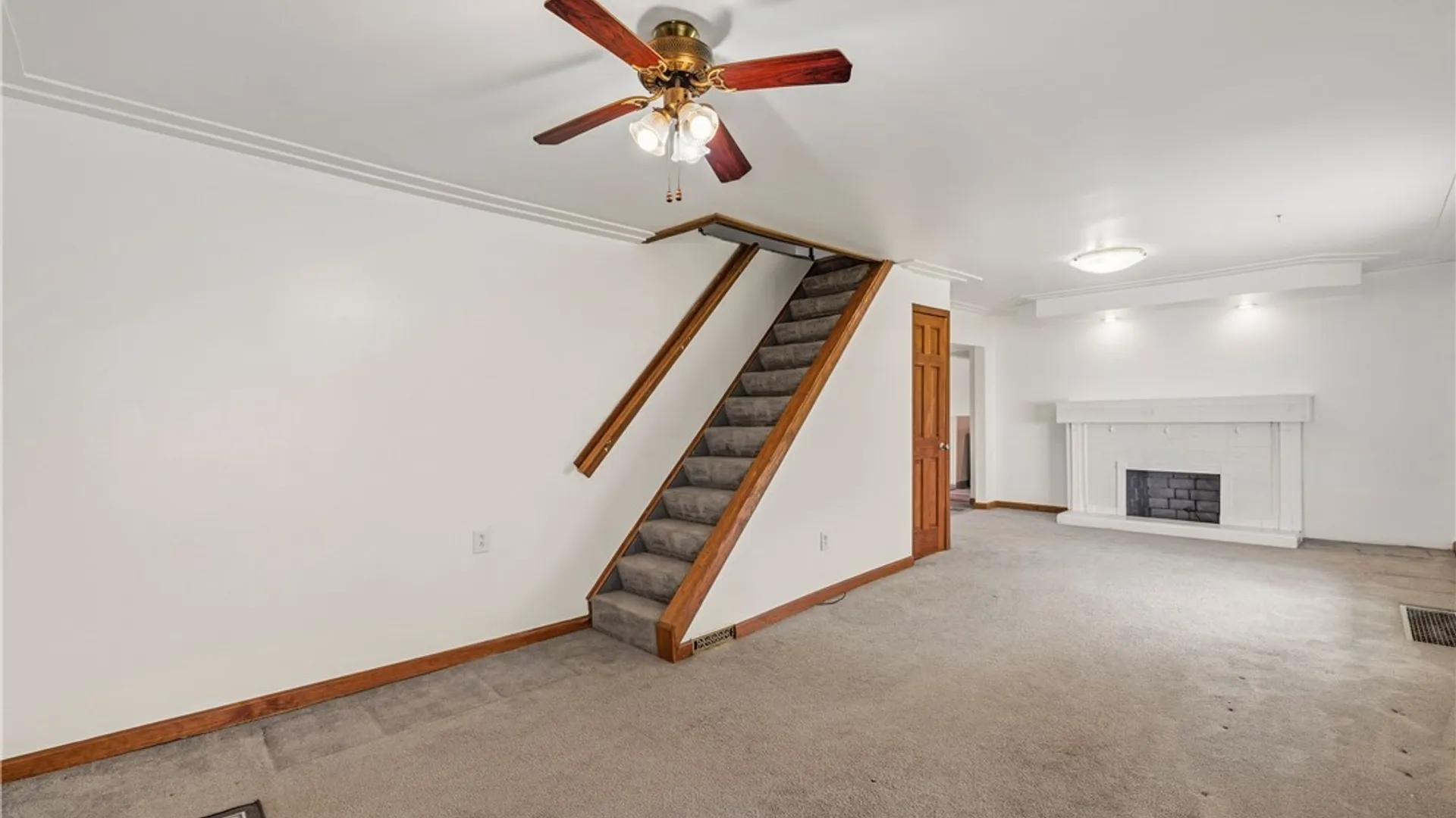 Property at 6129 Lockport Road, Niagara, NY 14305 5