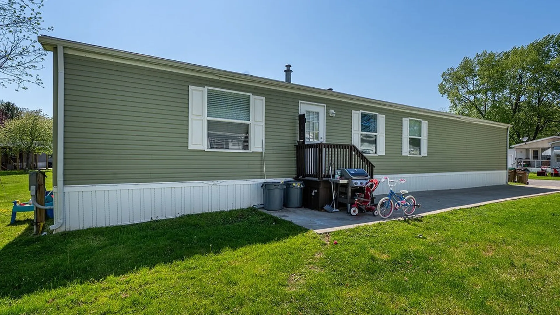 Property at 60 Carefree Lane, Cheektowaga, NY 14227 3