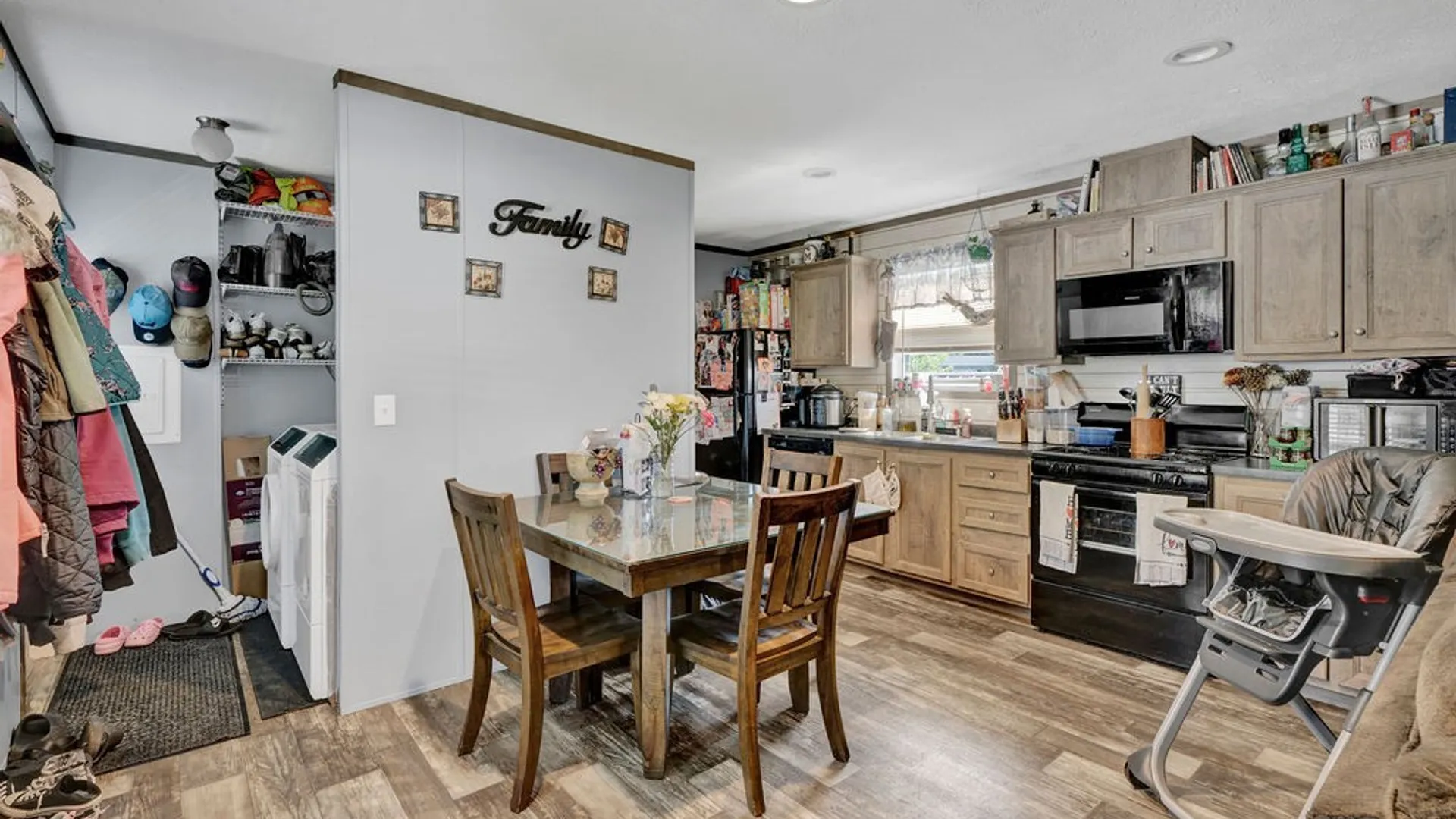 Property at 60 Carefree Lane, Cheektowaga, NY 14227 7