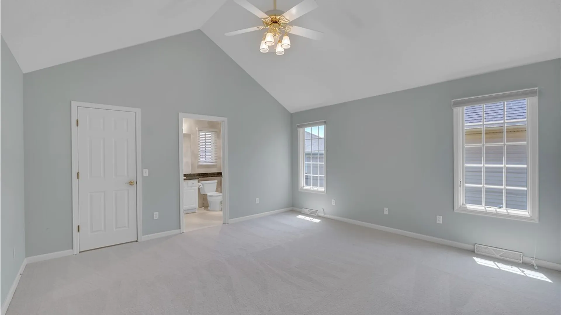 Property at 5527 Hemdale Drive, Clarence, NY 14221 28
