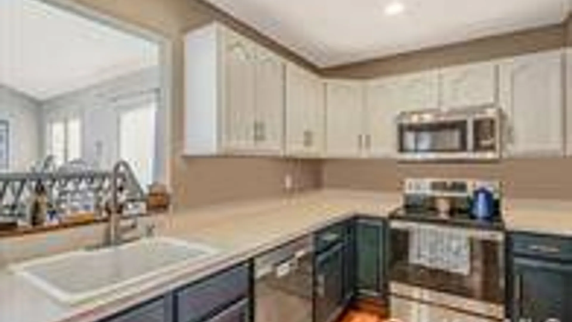 Property at 36 Aloma Rd, Rocky Point, NY 11778 25
