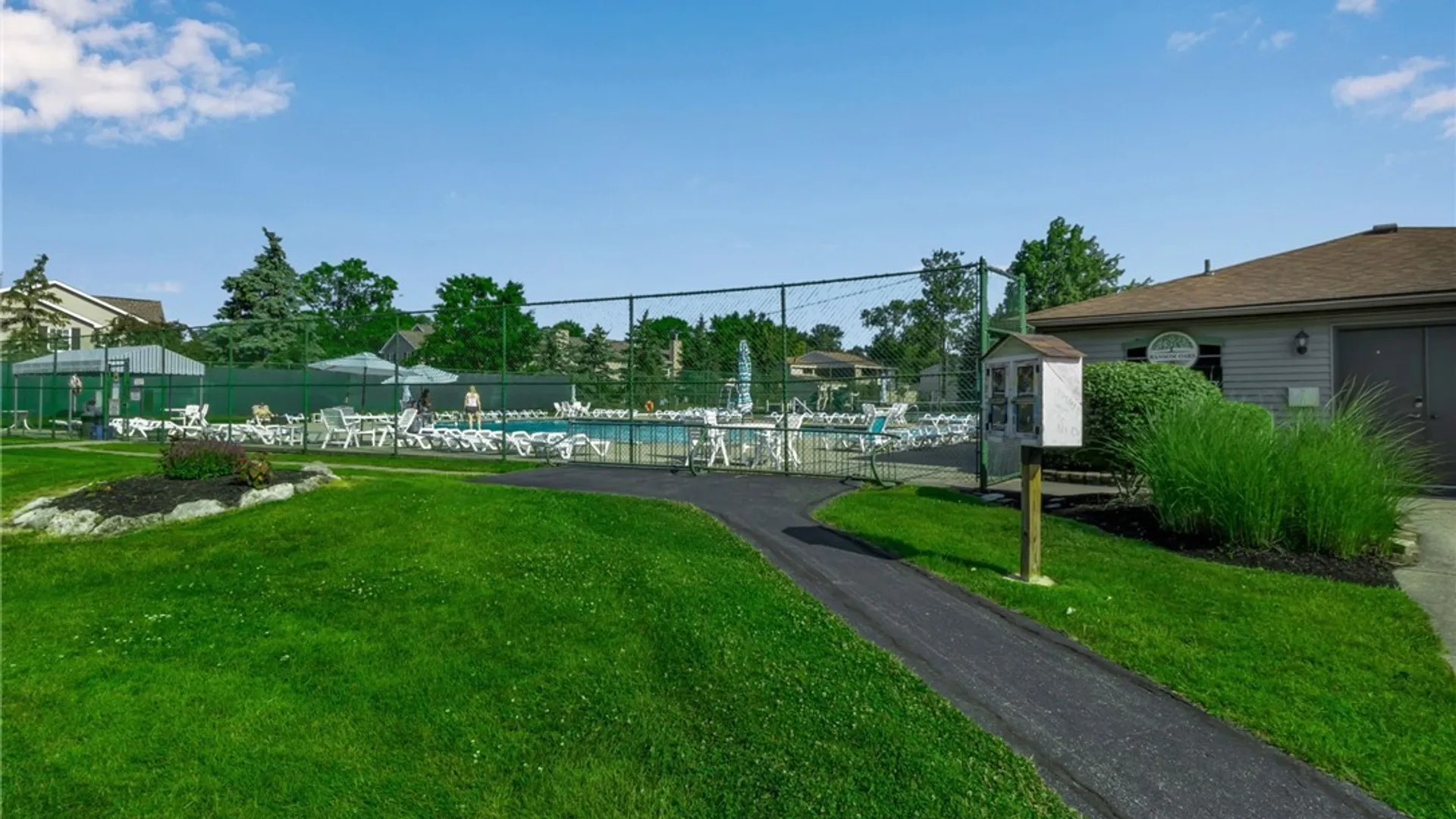 Property at 43 Bee Hunter Court, Amherst, NY 14051 24