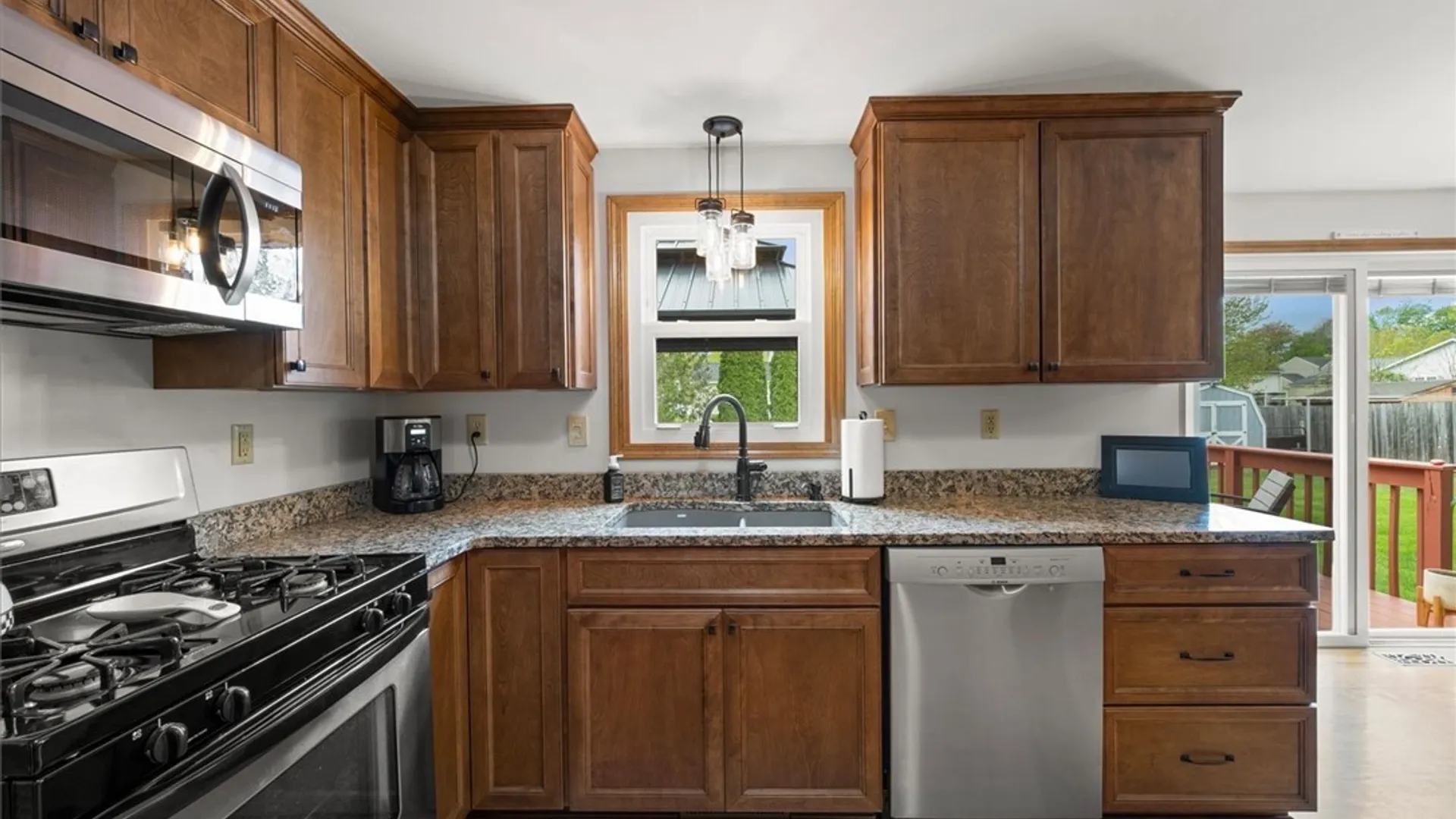 Property at 7114 Lakemist Drive, Cicero, NY 13039 11