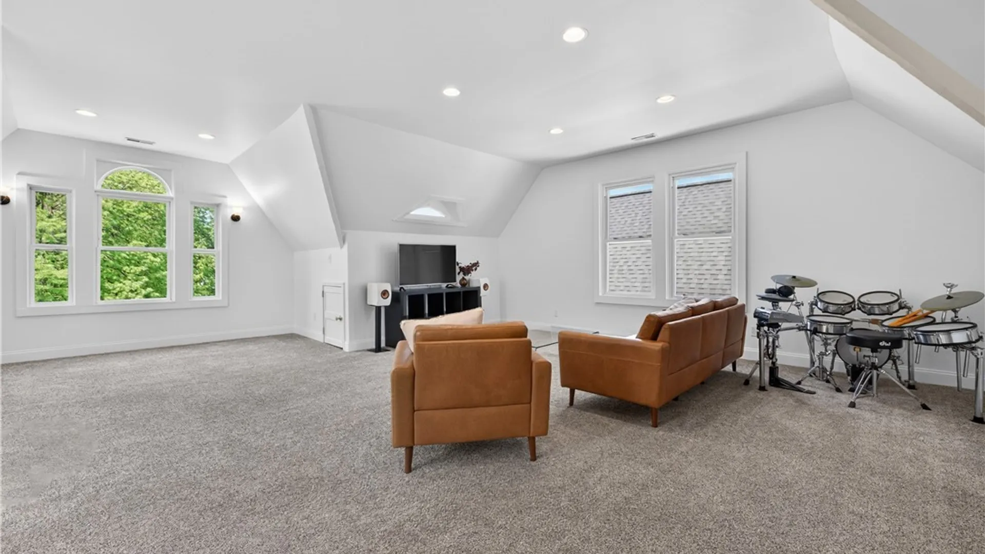 Property at 373 Woodward Avenue, Buffalo, NY 14214 23