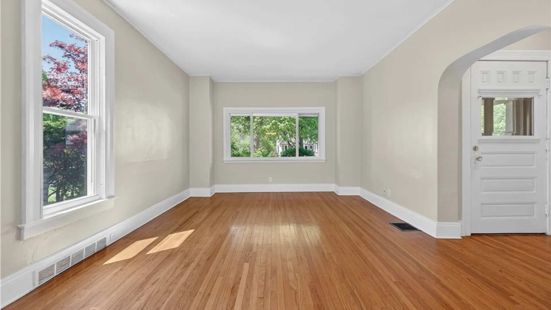Property at 373 Woodward Avenue, Buffalo, NY 14214 28