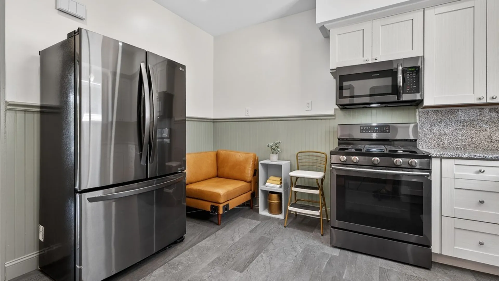 Property at 373 Woodward Avenue, Buffalo, NY 14214 9