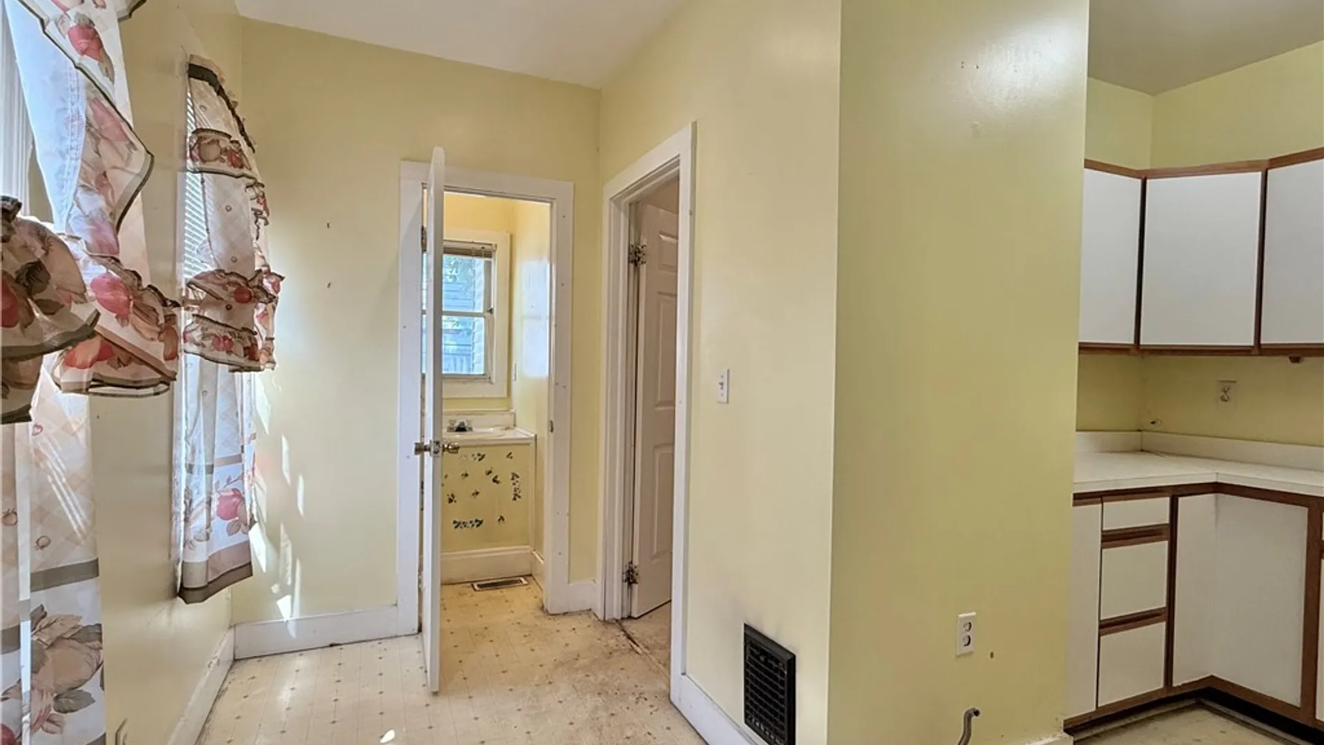 Property at 50 Abbottsford Place, Buffalo, NY 14213 11