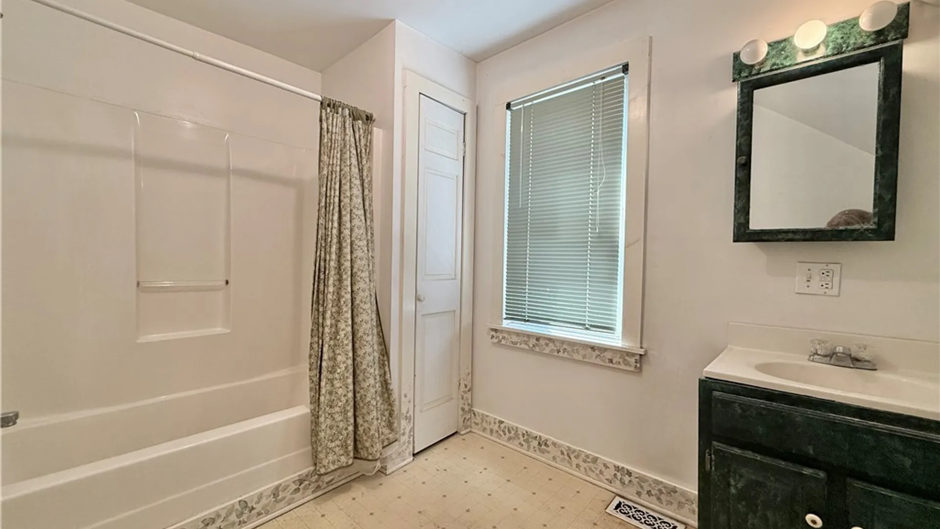 Property at 50 Abbottsford Place, Buffalo, NY 14213 24