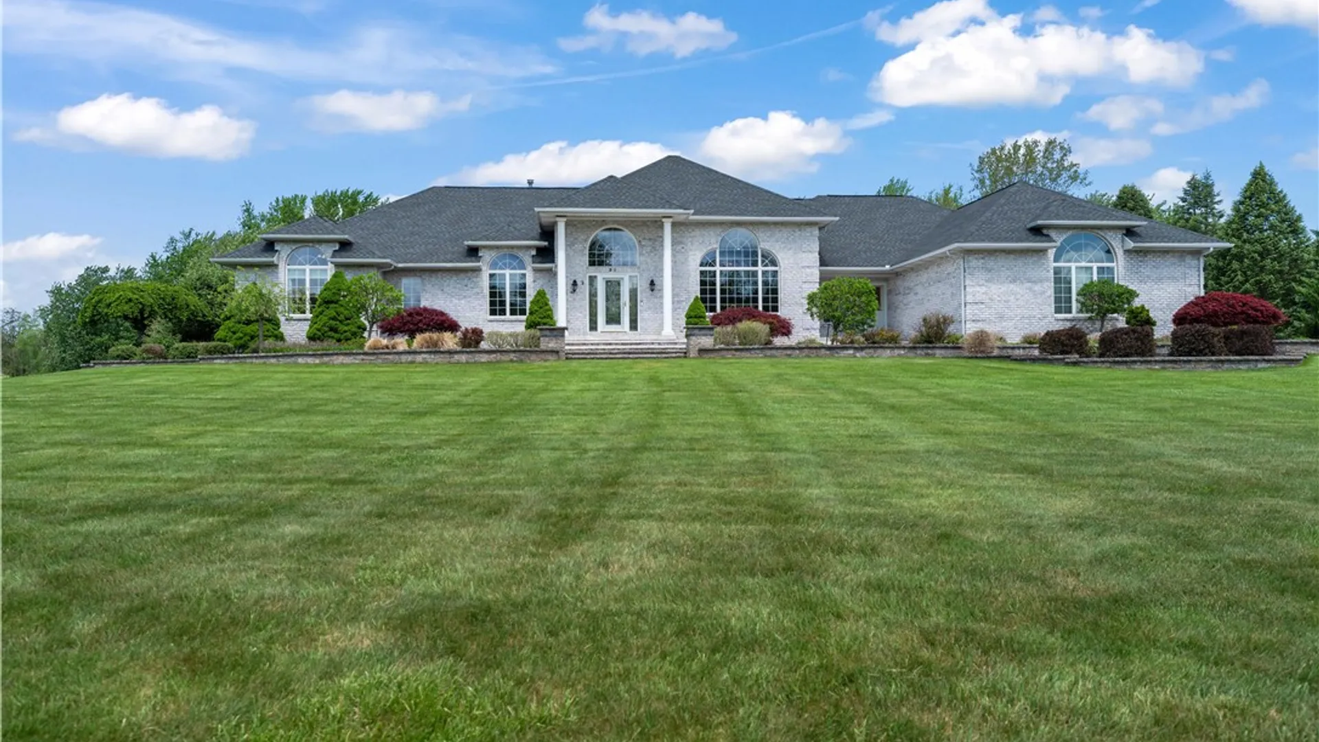 Property at 31 Stablegate Drive, Penfield, NY 14580 2