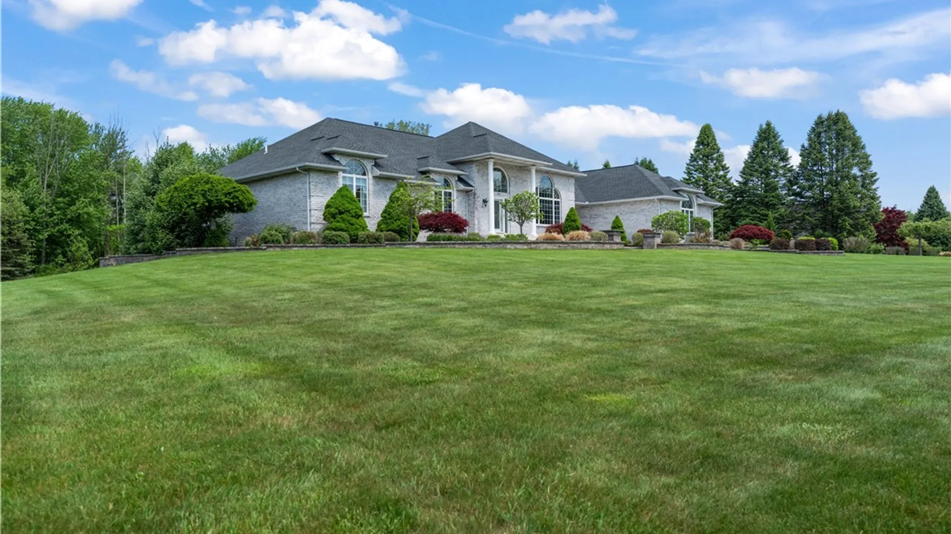 Property at 31 Stablegate Drive, Penfield, NY 14580 3