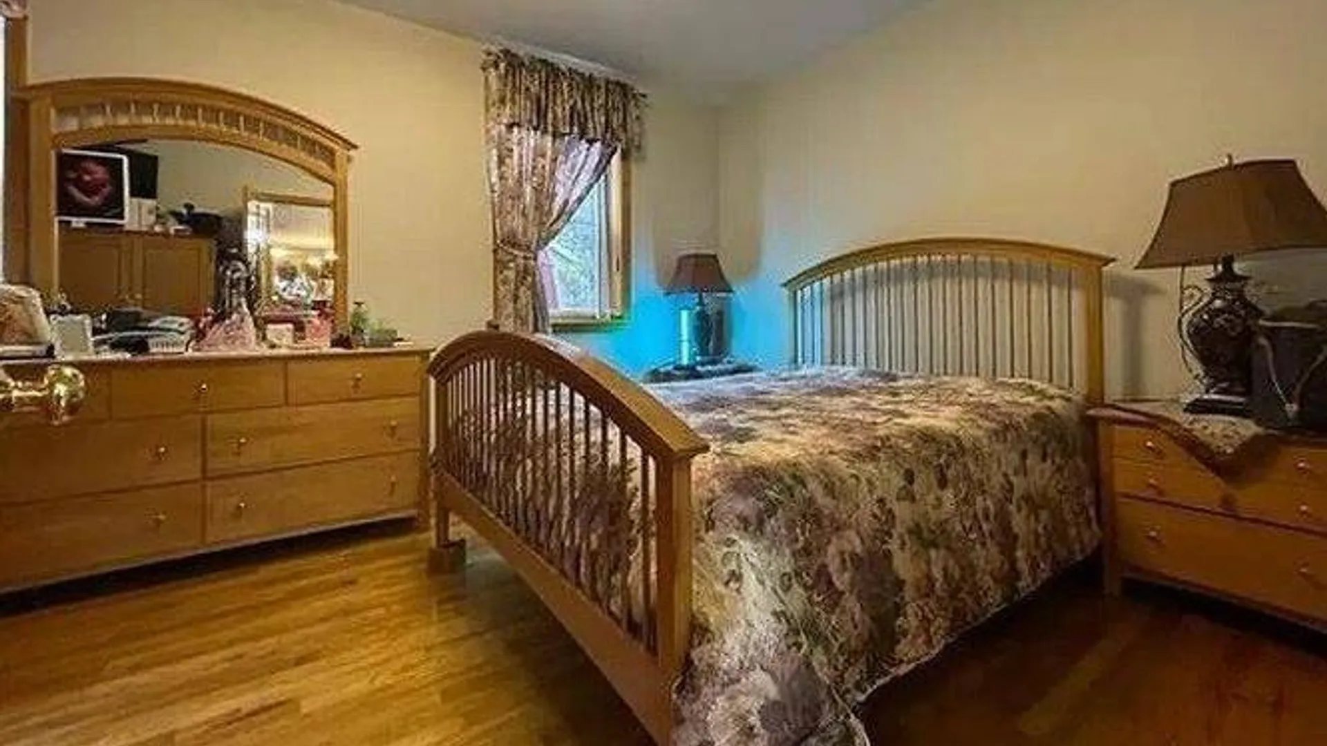 Property at 2944 164th St, Flushing, NY 11358 6