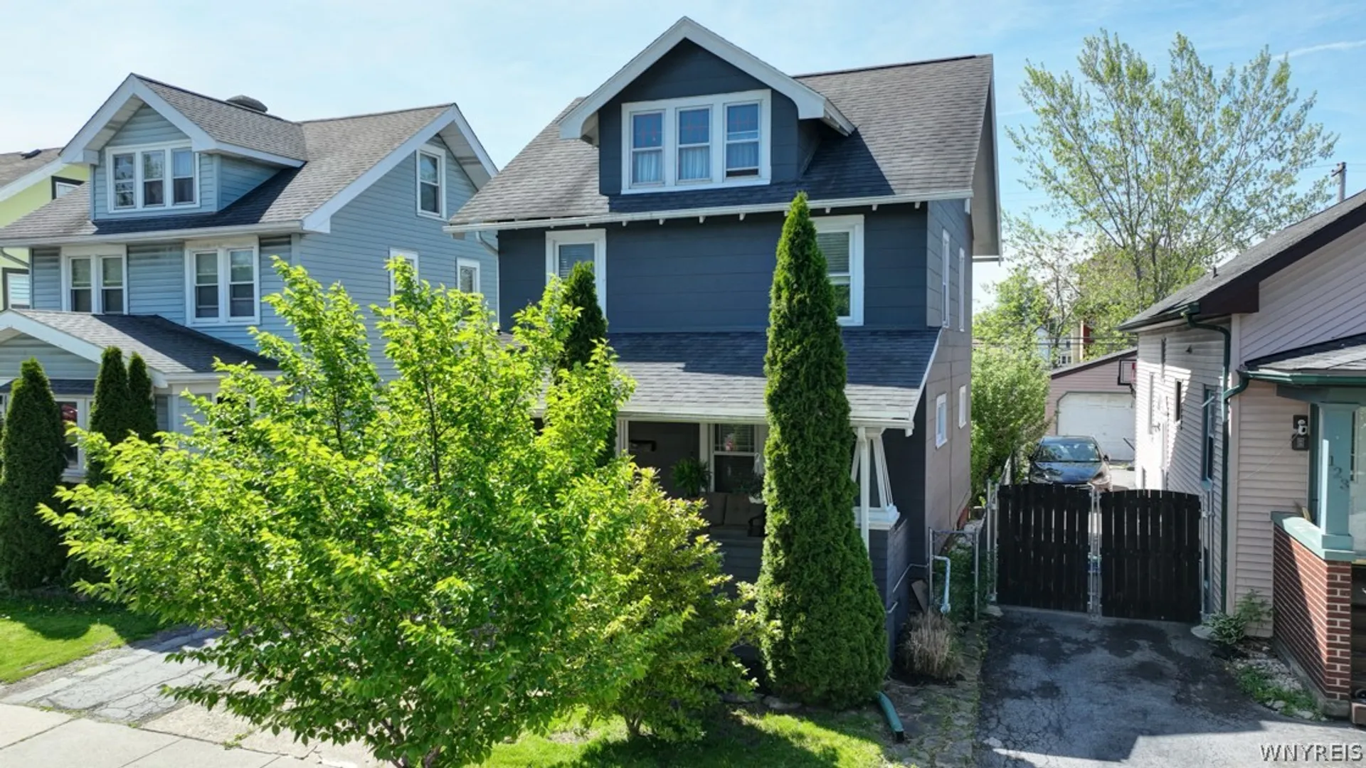 Property at 127 E Hazeltine Avenue, Tonawanda, NY 14217 2