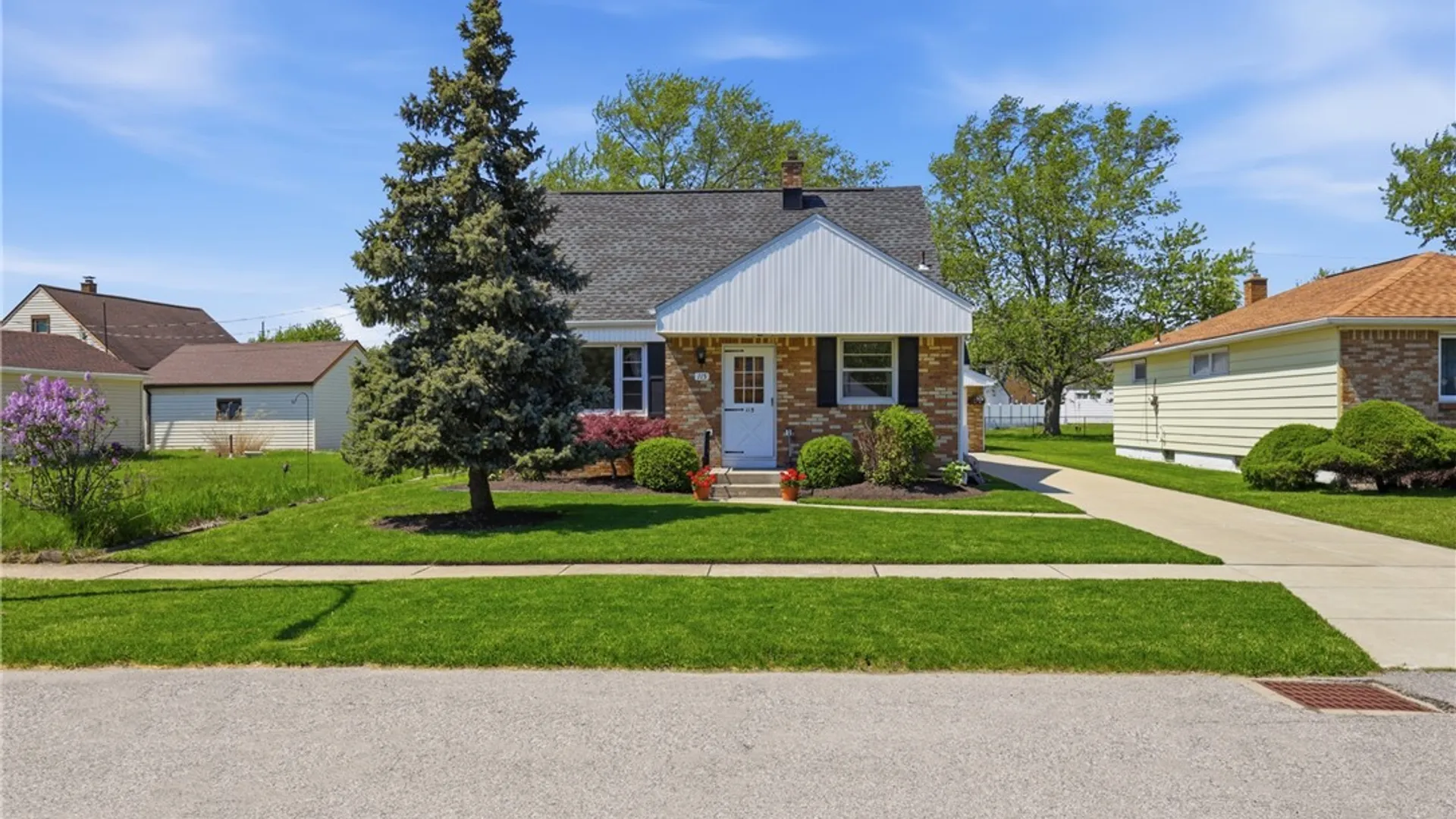 Property at 115 Cathedral Lane, Cheektowaga, NY 14225 3