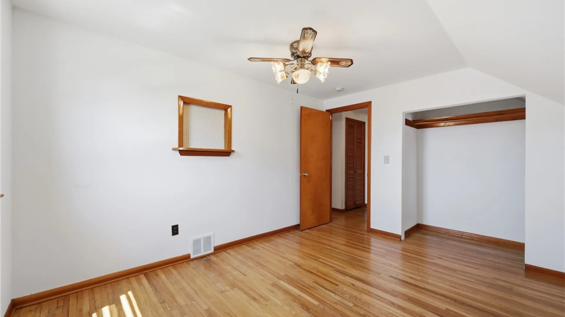 Property at 115 Cathedral Lane, Cheektowaga, NY 14225 31