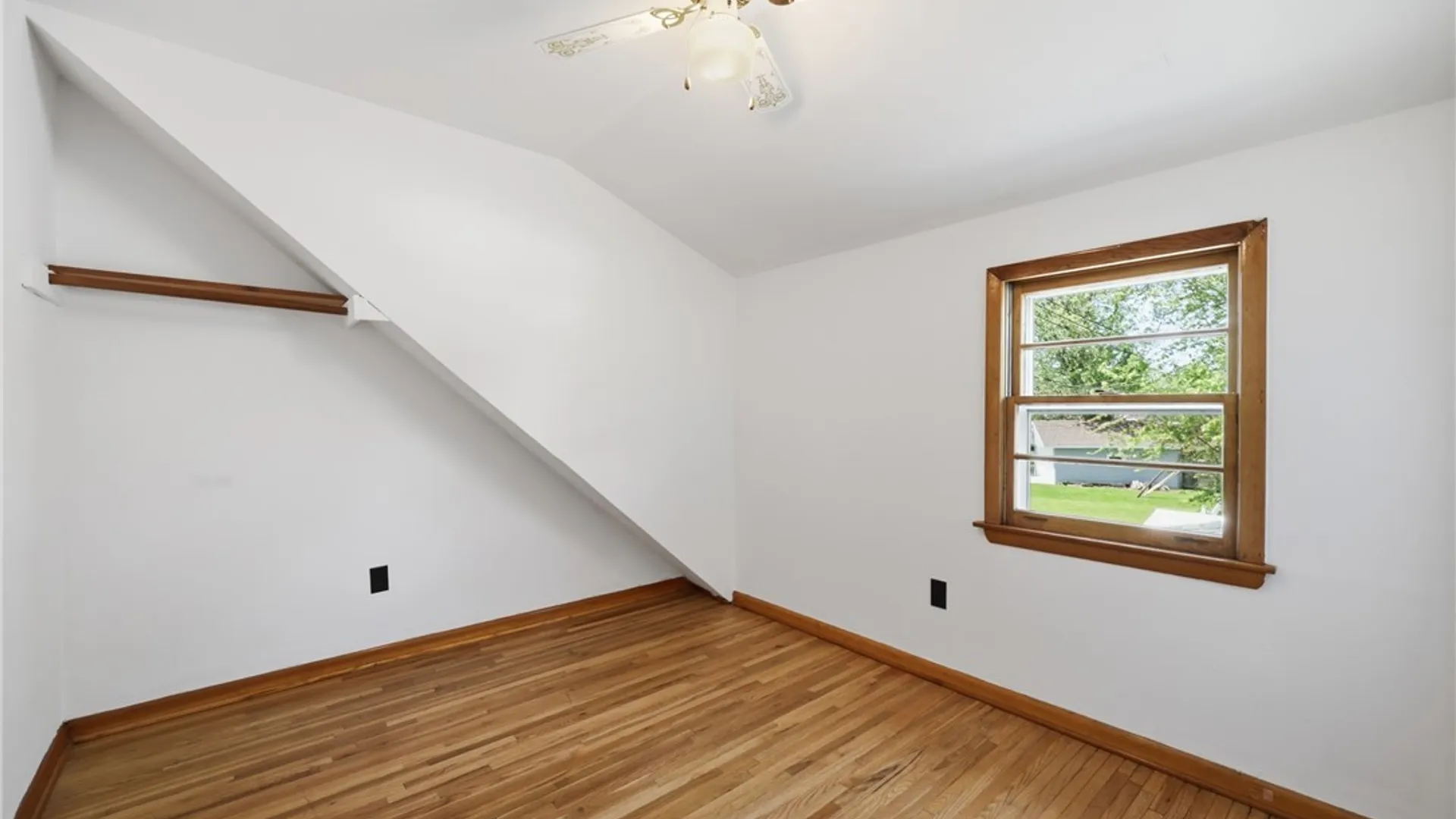 Property at 115 Cathedral Lane, Cheektowaga, NY 14225 32