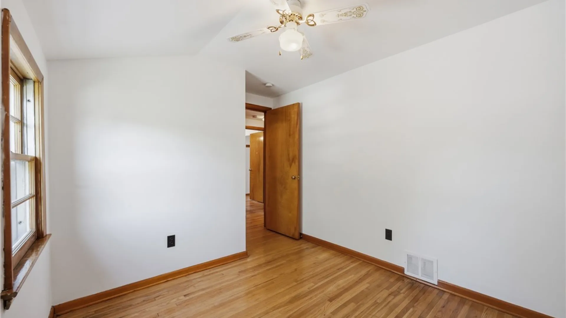 Property at 115 Cathedral Lane, Cheektowaga, NY 14225 33
