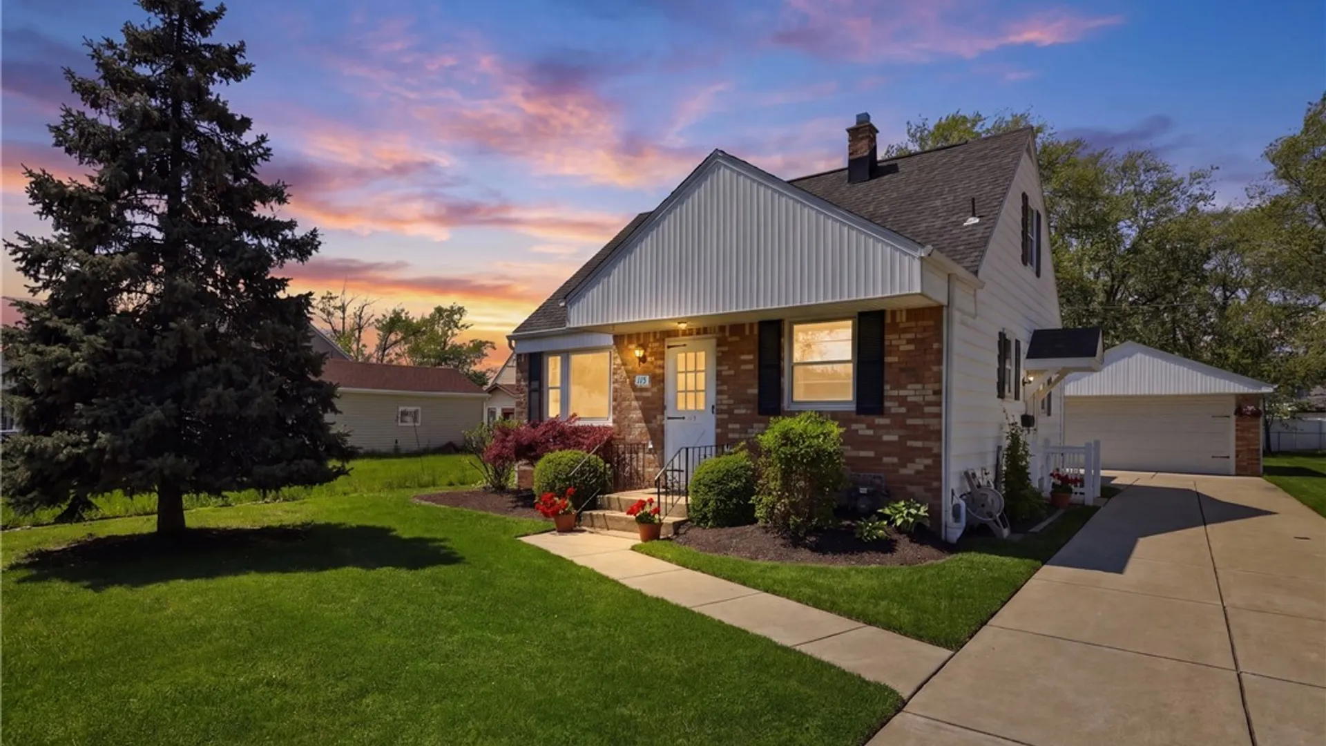 Property at 115 Cathedral Lane, Cheektowaga, NY 14225 4