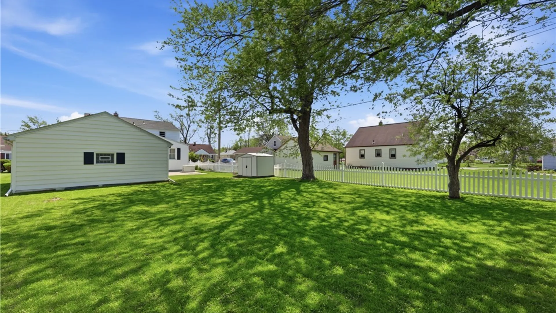Property at 115 Cathedral Lane, Cheektowaga, NY 14225 42